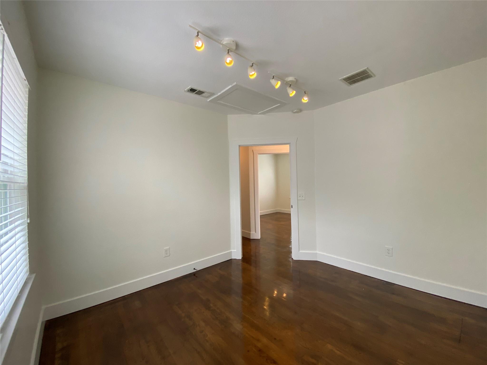 1005 S Rock St, Georgetown, TX 78626