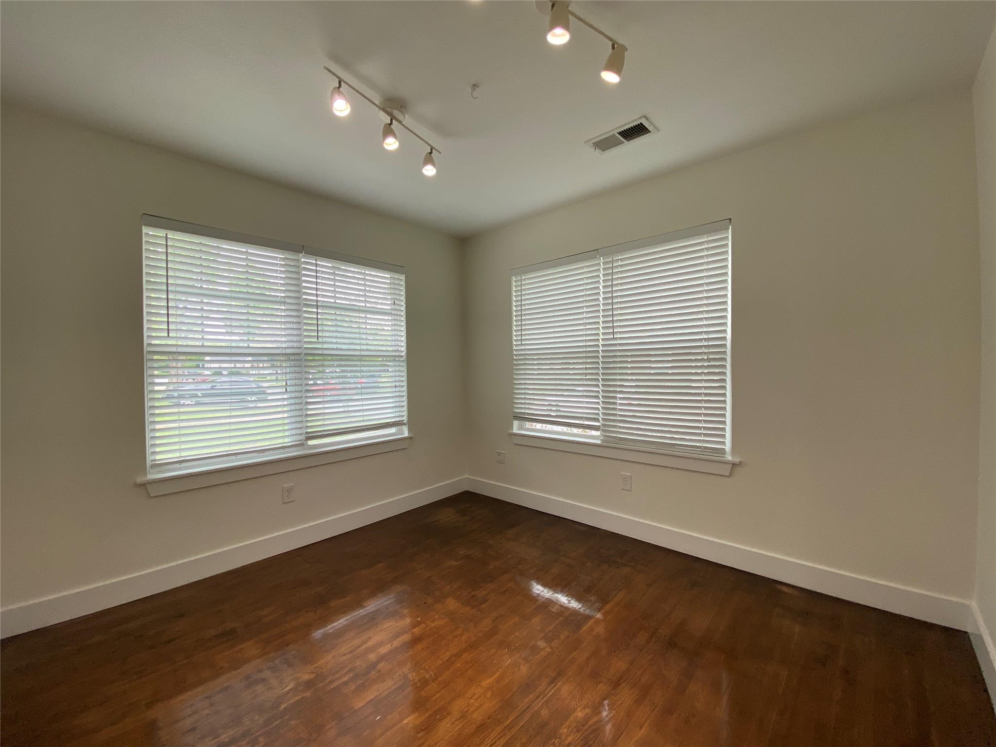 1005 S Rock St, Georgetown, TX 78626