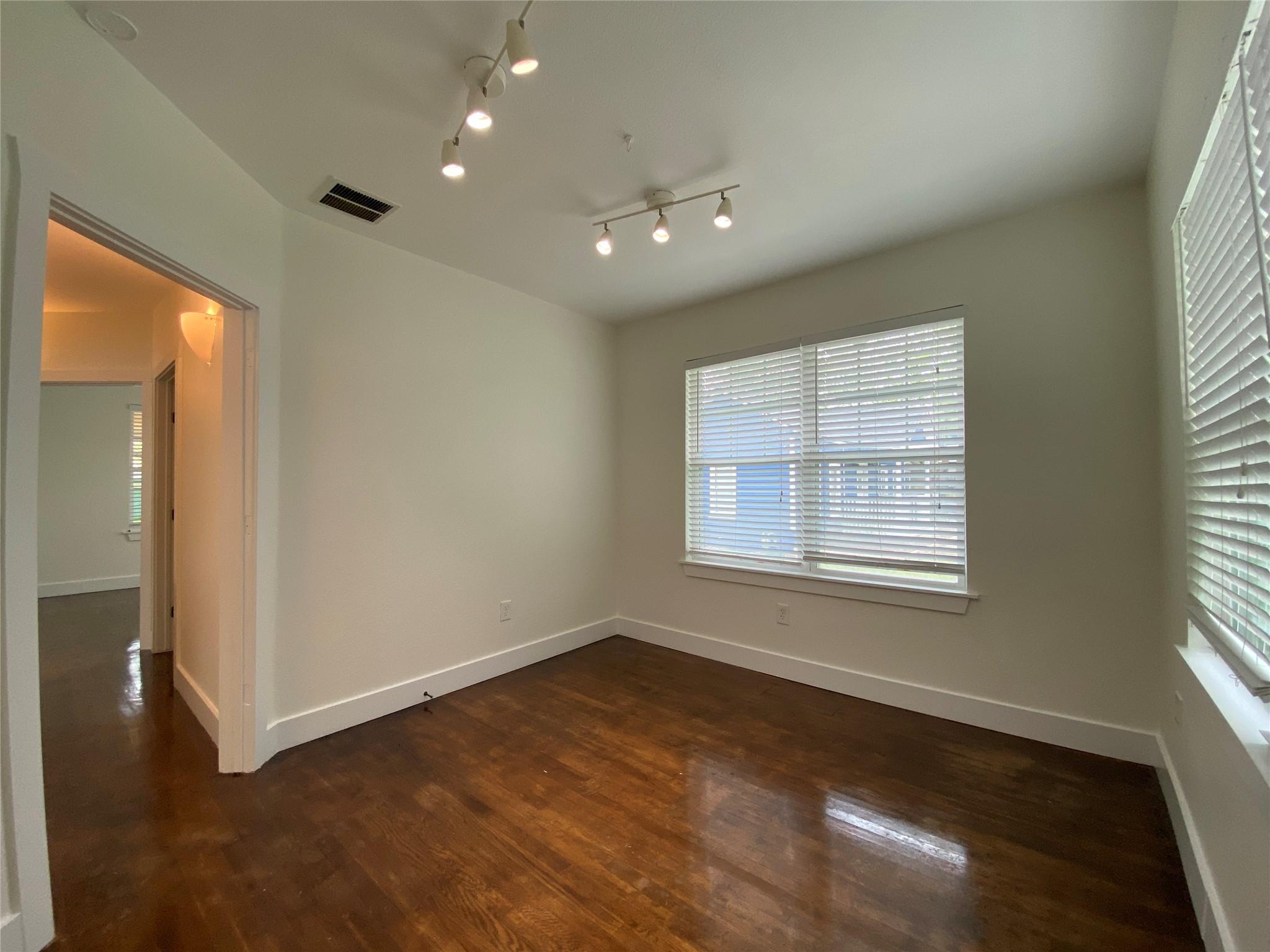 1005 S Rock St, Georgetown, TX 78626