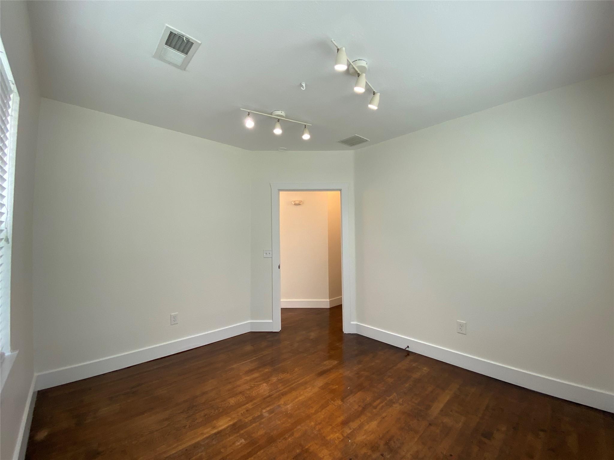 1005 S Rock St, Georgetown, TX 78626