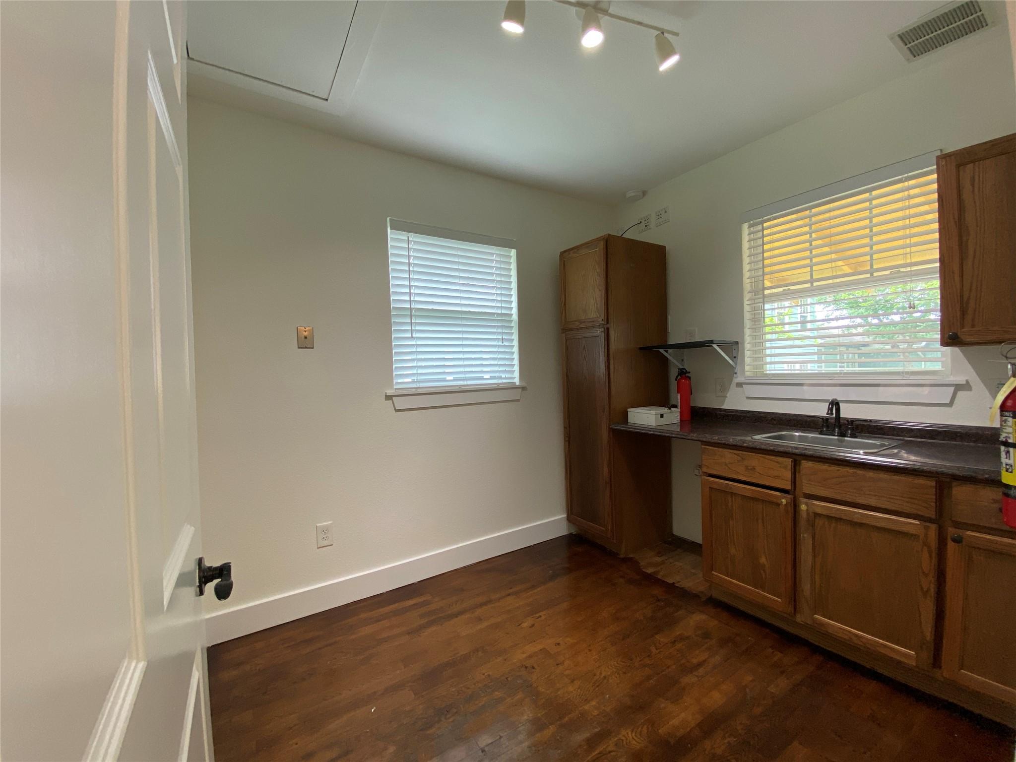 1005 S Rock St, Georgetown, TX 78626