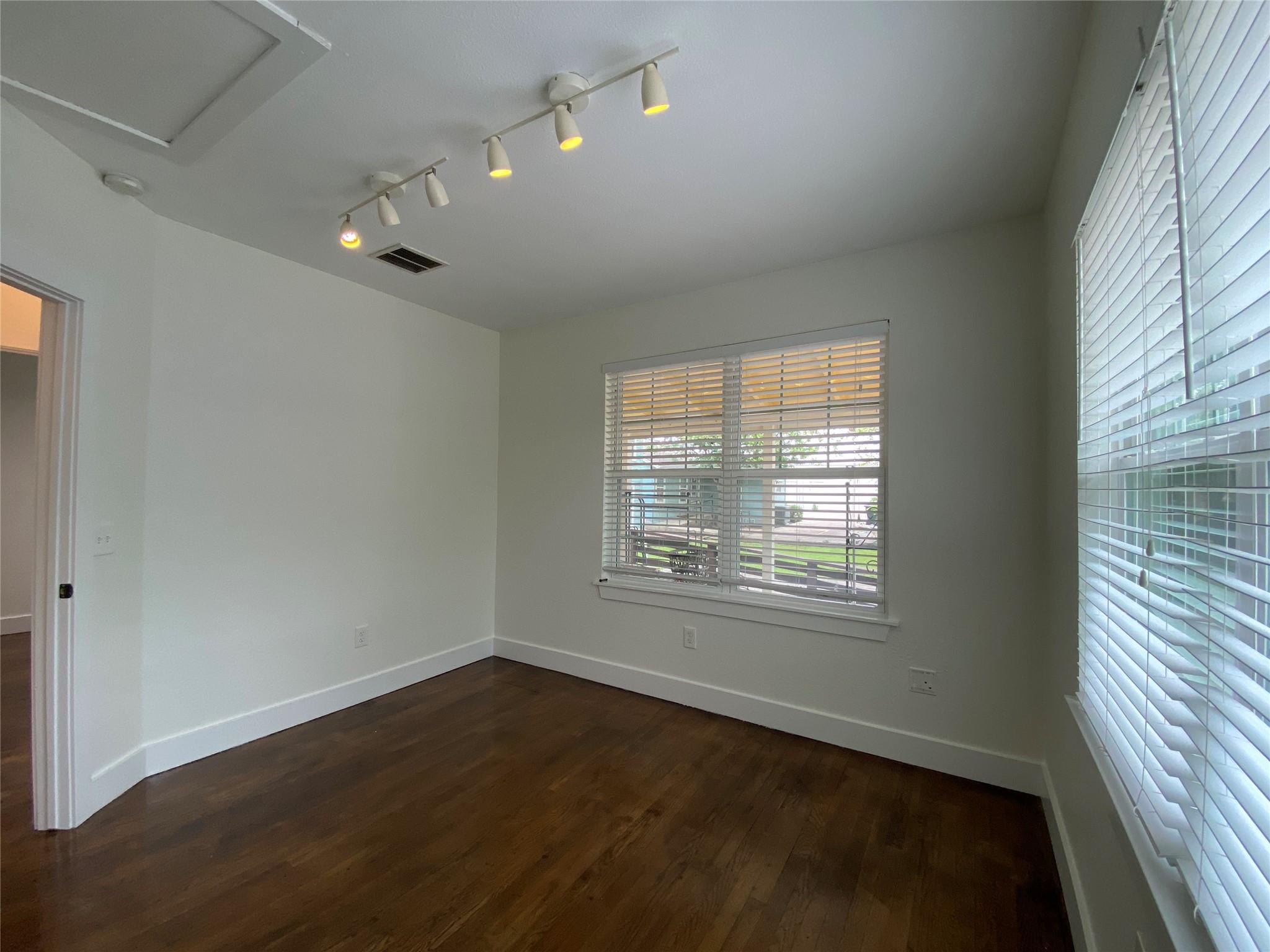 1005 S Rock St, Georgetown, TX 78626