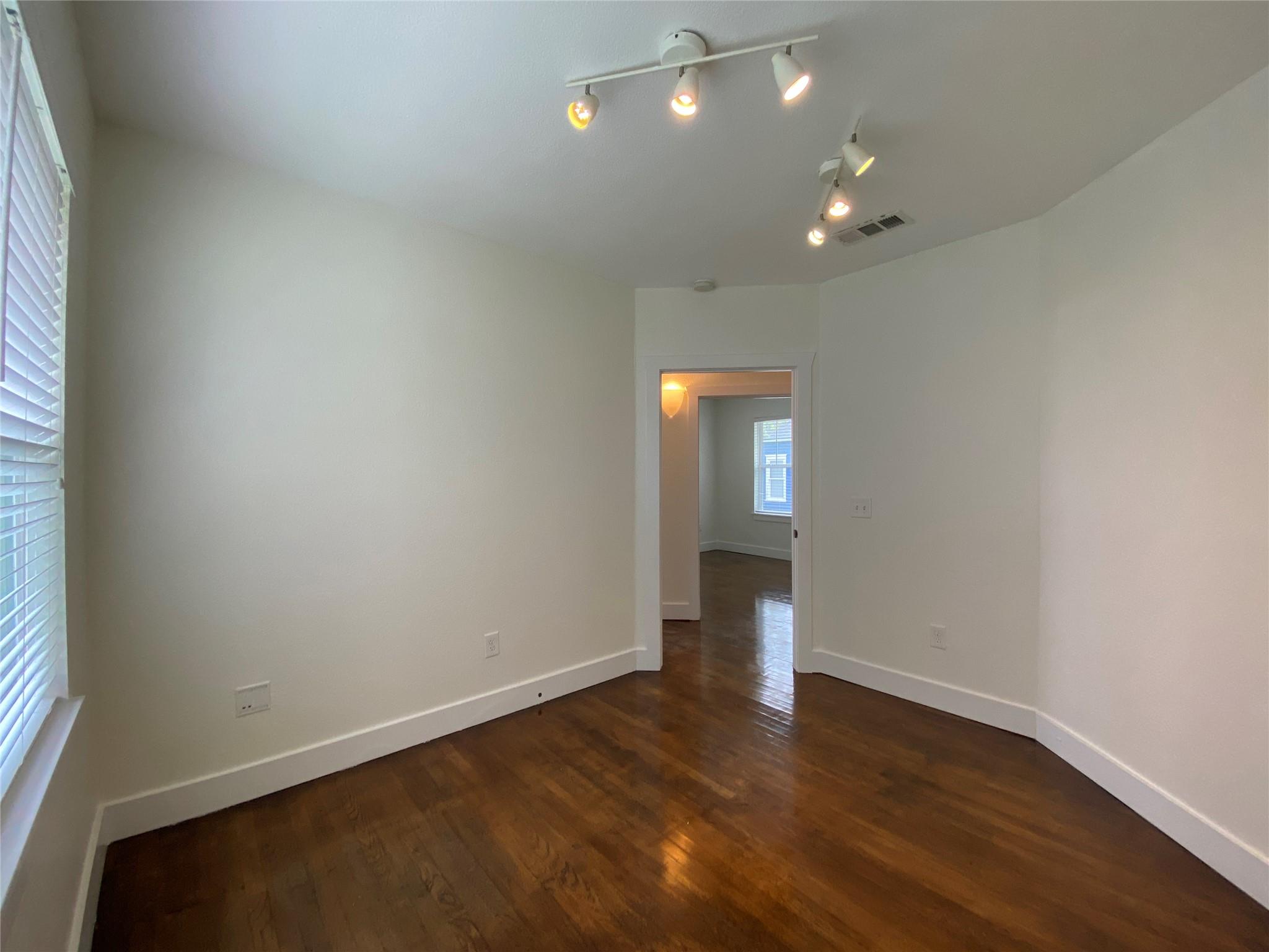 1005 S Rock St, Georgetown, TX 78626