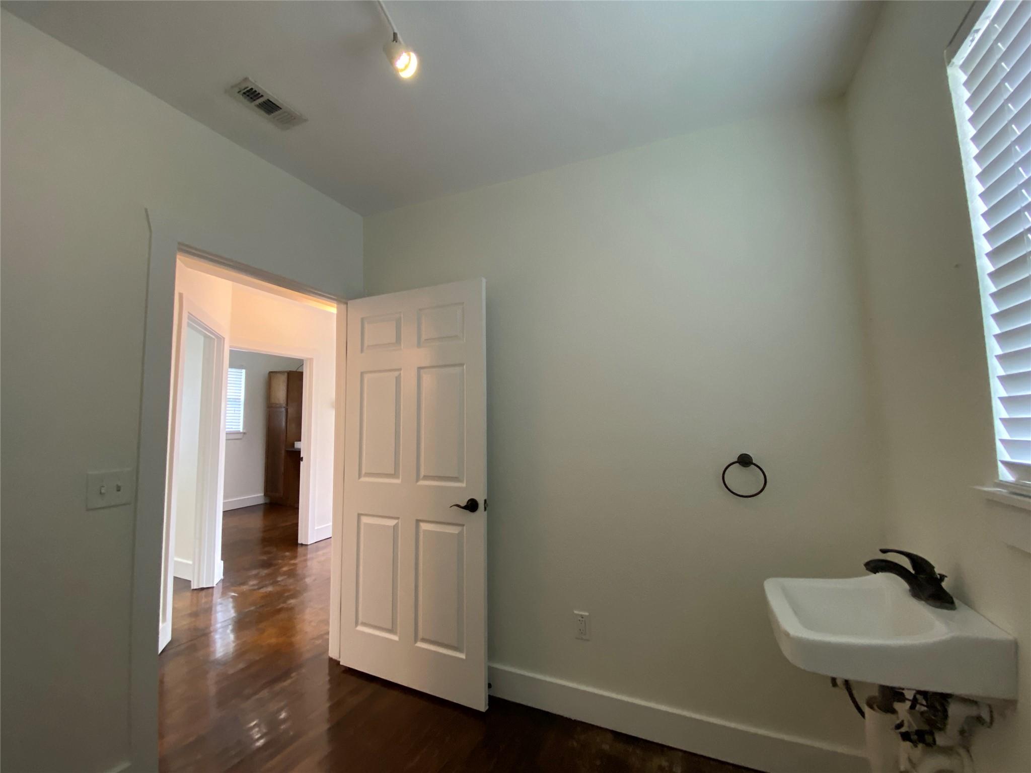 1005 S Rock St, Georgetown, TX 78626