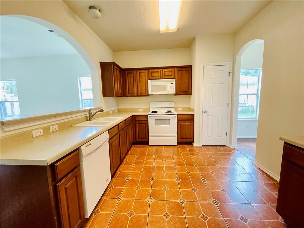 209 Flinn St, Hutto, TX 78634