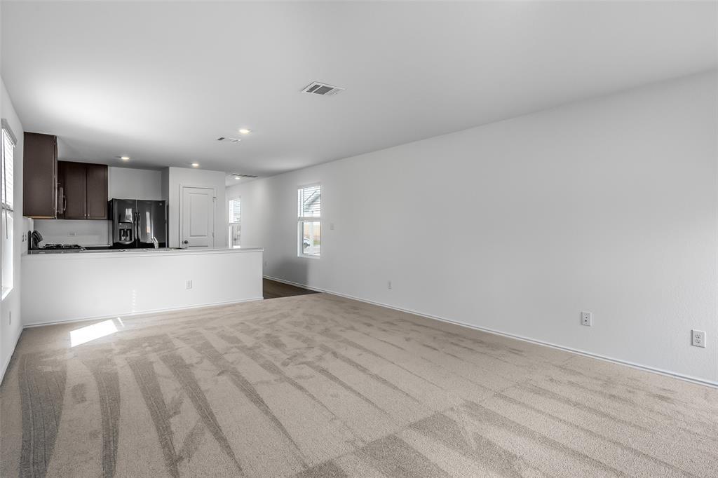 61 Trinity Cir, Lockhart, TX 78644