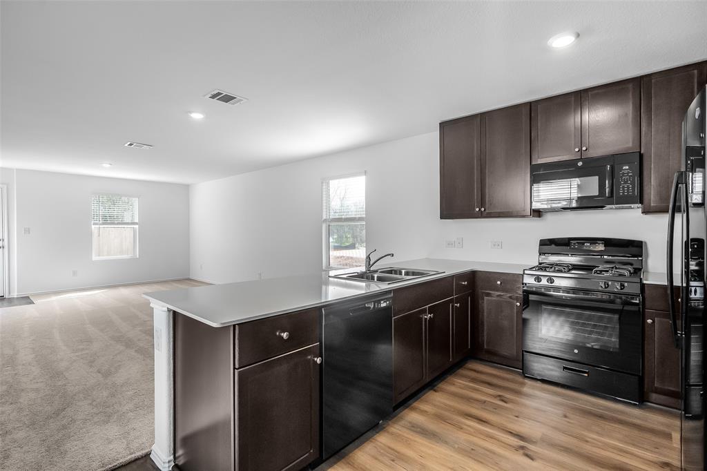 61 Trinity Cir, Lockhart, TX 78644