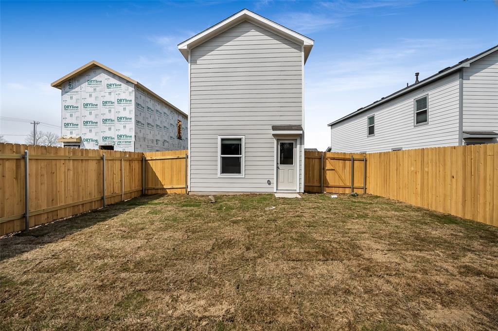 61 Trinity Cir, Lockhart, TX 78644