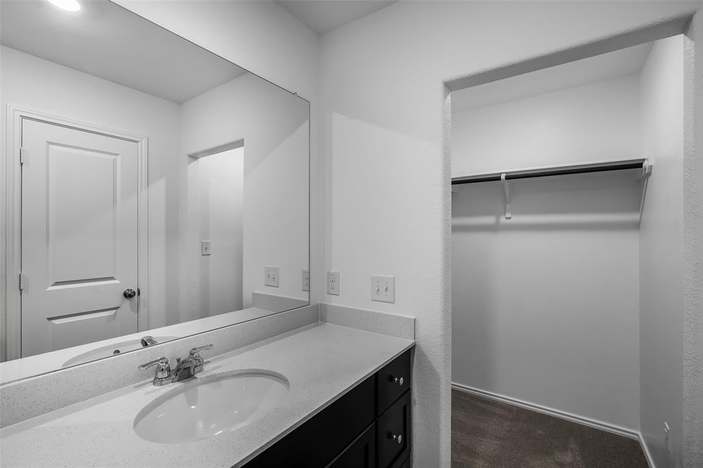 61 Trinity Cir, Lockhart, TX 78644