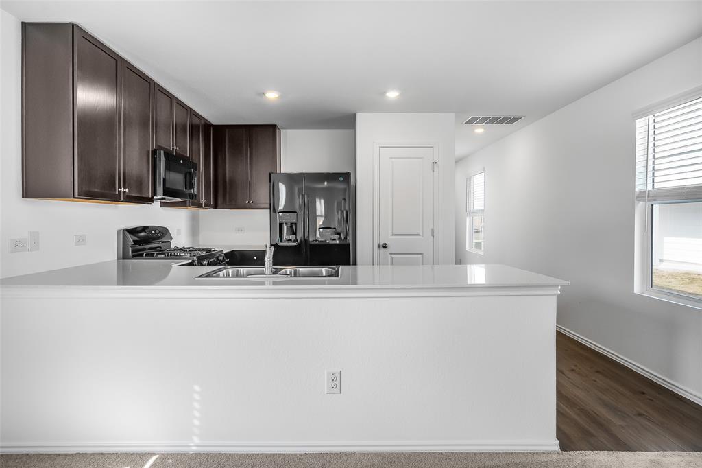 61 Trinity Cir, Lockhart, TX 78644
