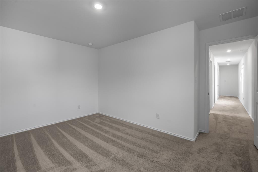 61 Trinity Cir, Lockhart, TX 78644