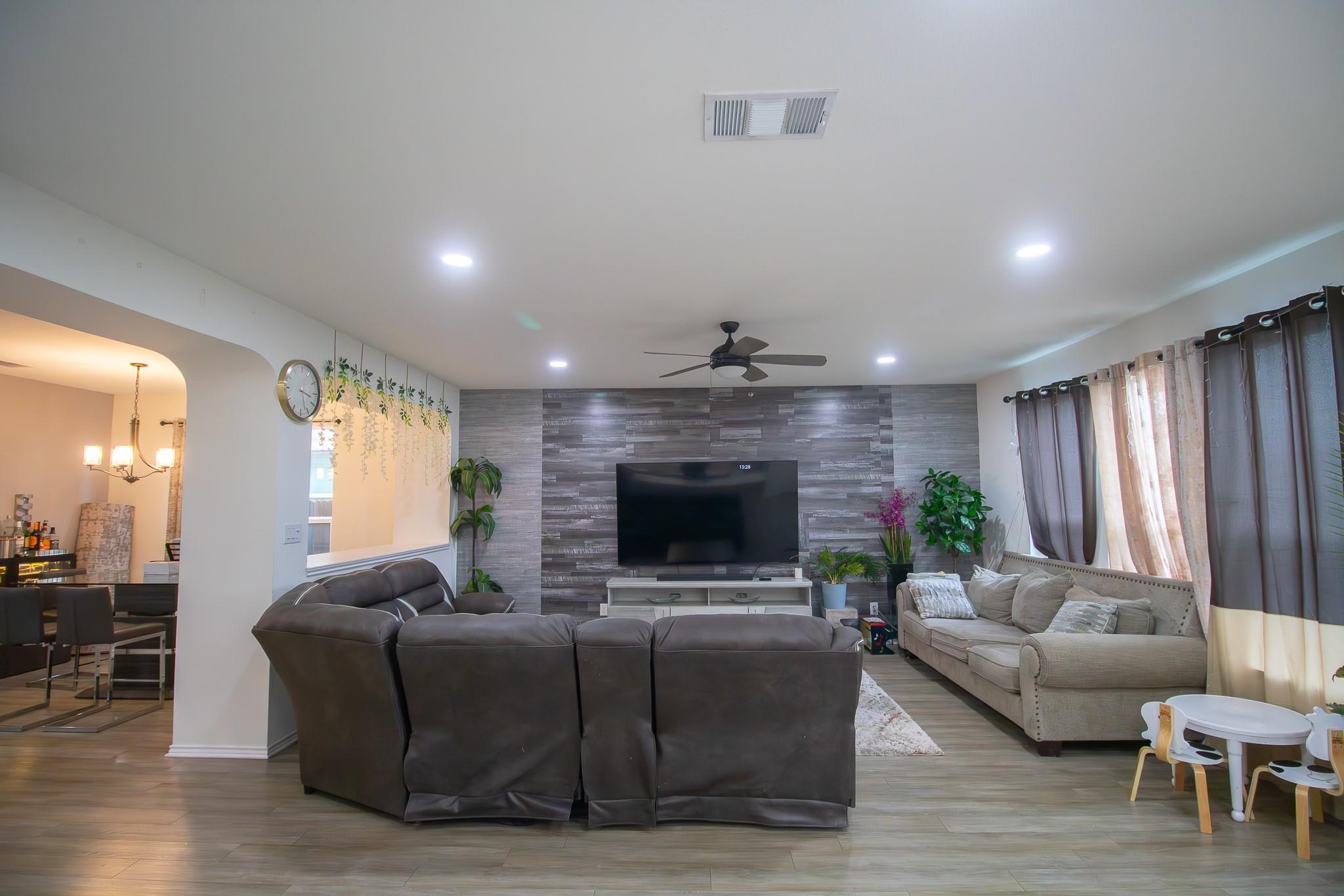 2105 Ebony Dove St, Round Rock, TX 78664