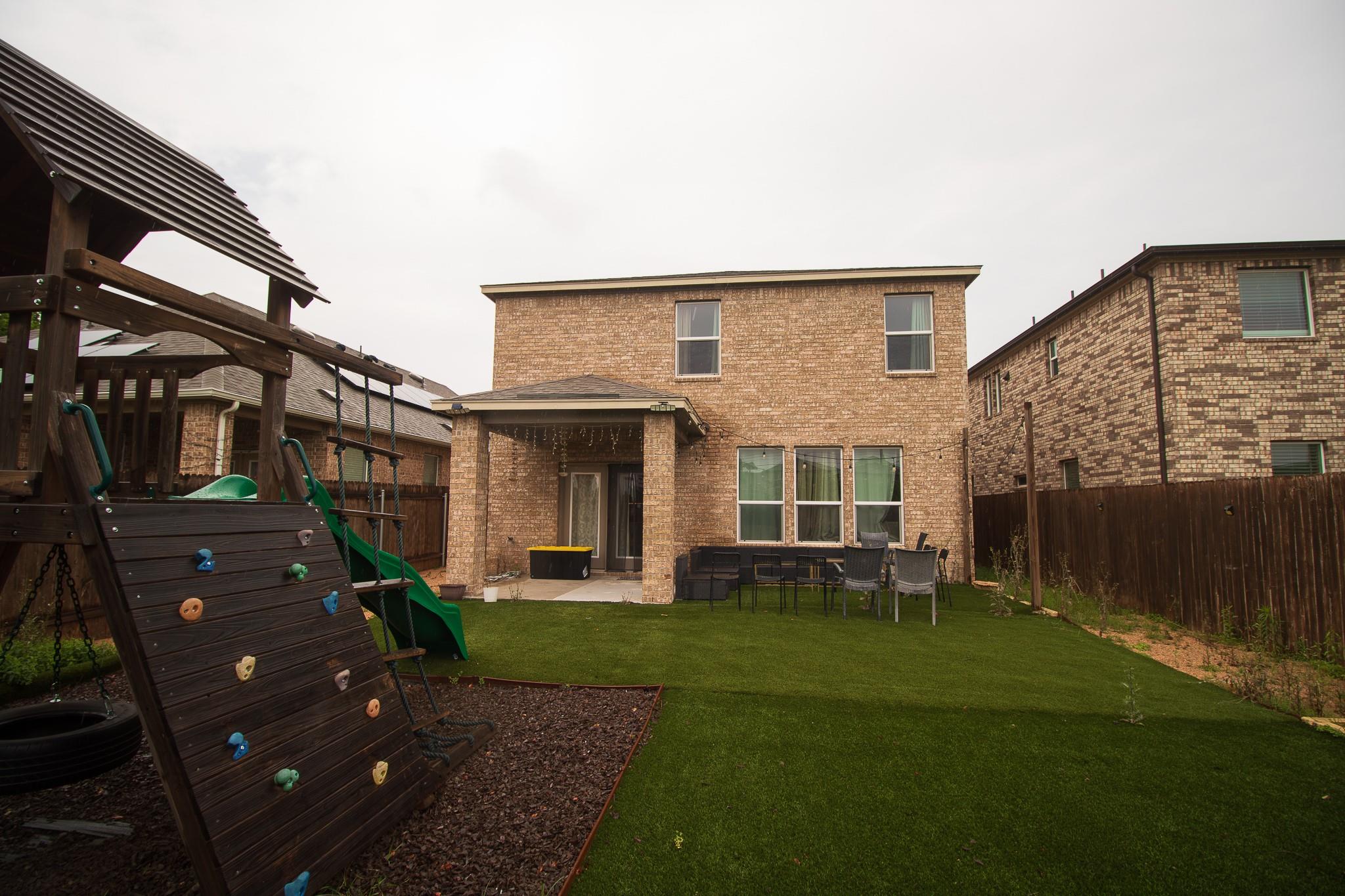 2105 Ebony Dove St, Round Rock, TX 78664