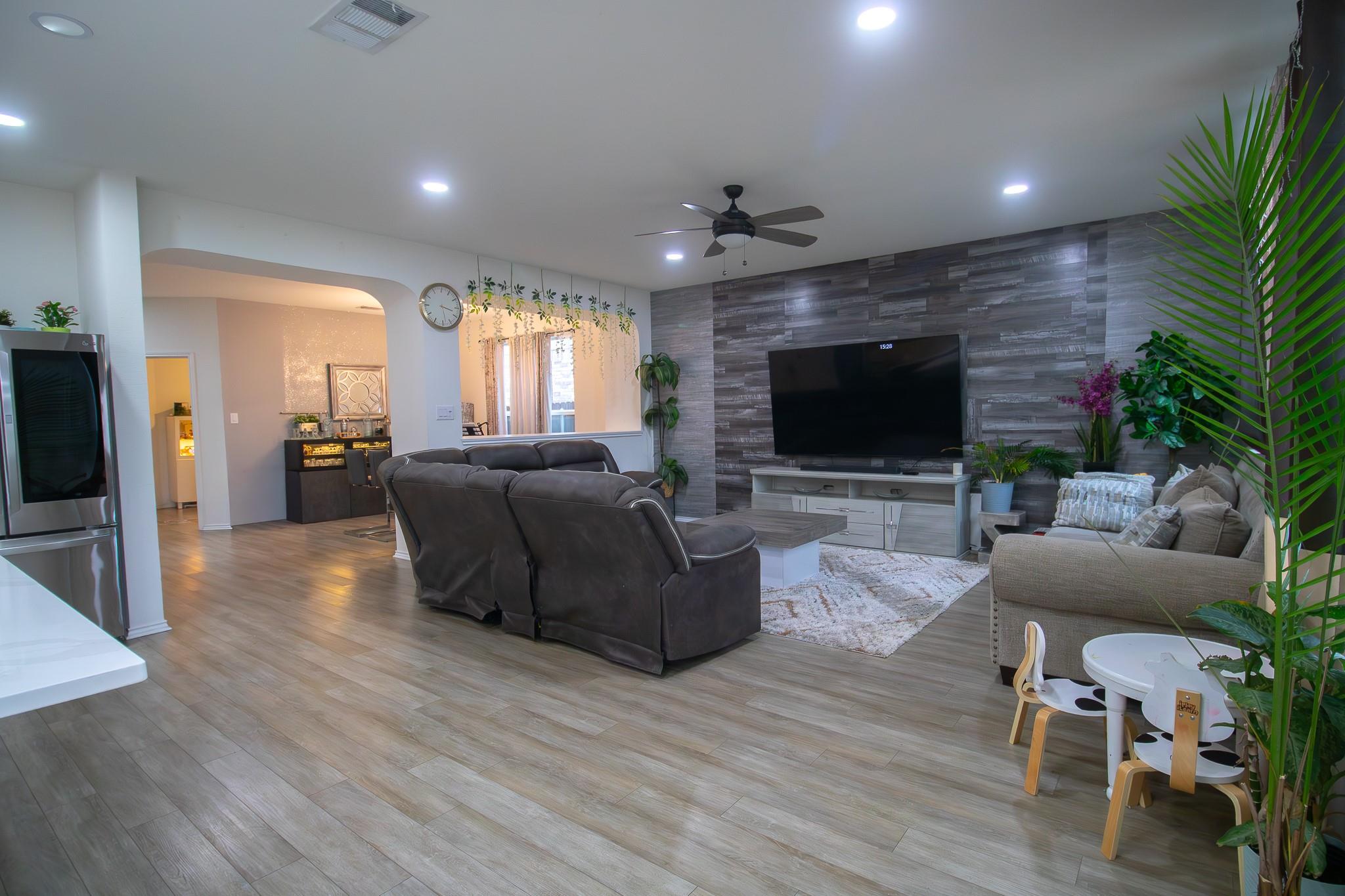 2105 Ebony Dove St, Round Rock, TX 78664