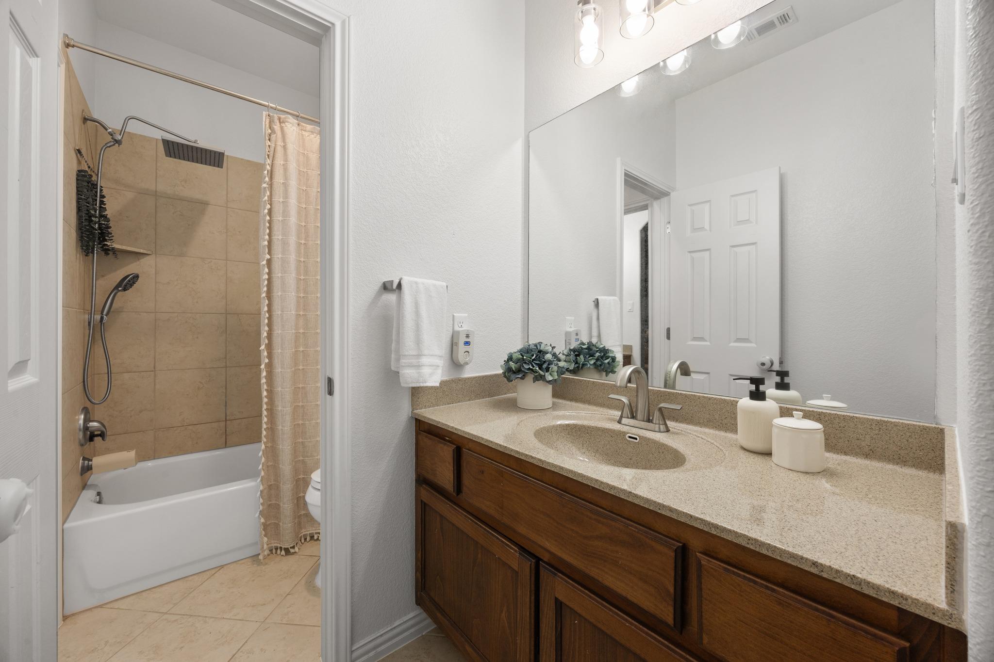 371 Stoney Point Rd, Austin, TX 78737