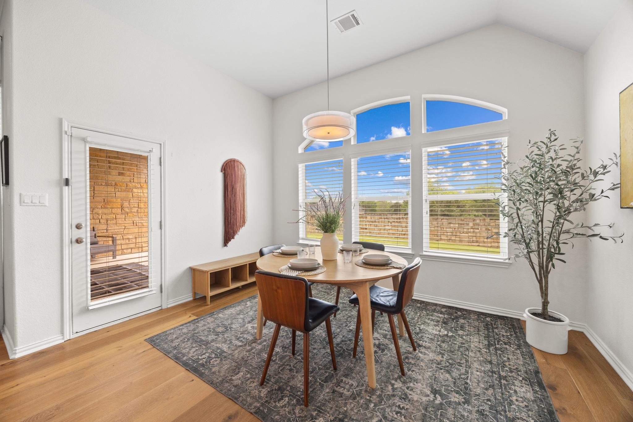371 Stoney Point Rd, Austin, TX 78737