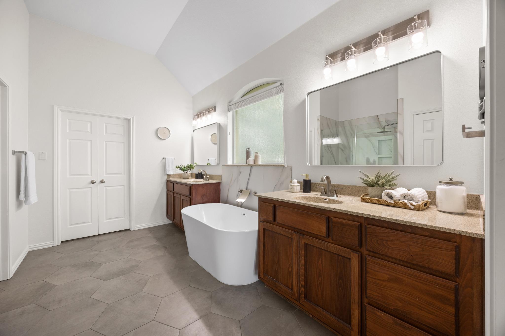 371 Stoney Point Rd, Austin, TX 78737