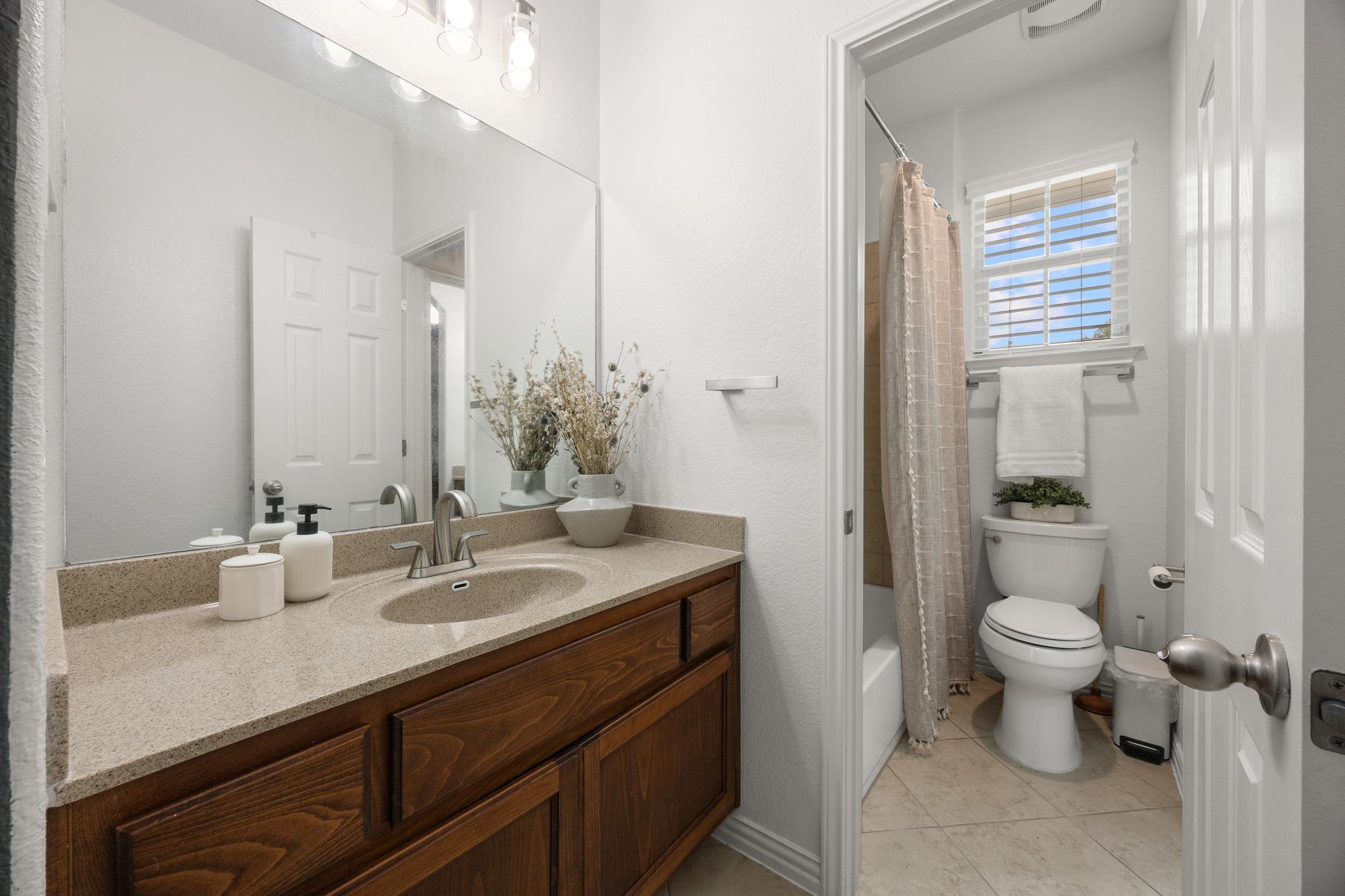 371 Stoney Point Rd, Austin, TX 78737
