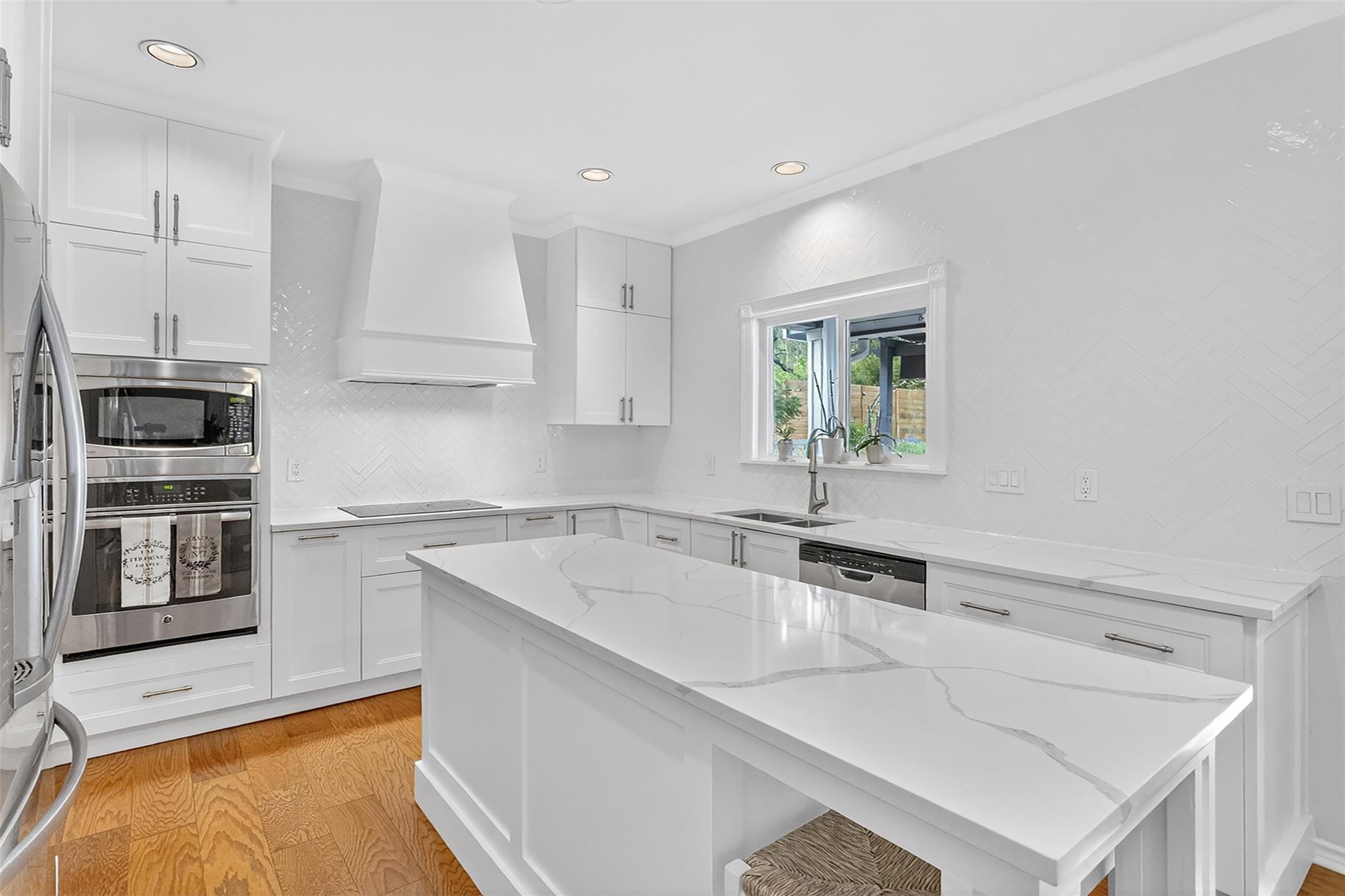 317 Hurst Creek Rd, Lakeway, TX 78734