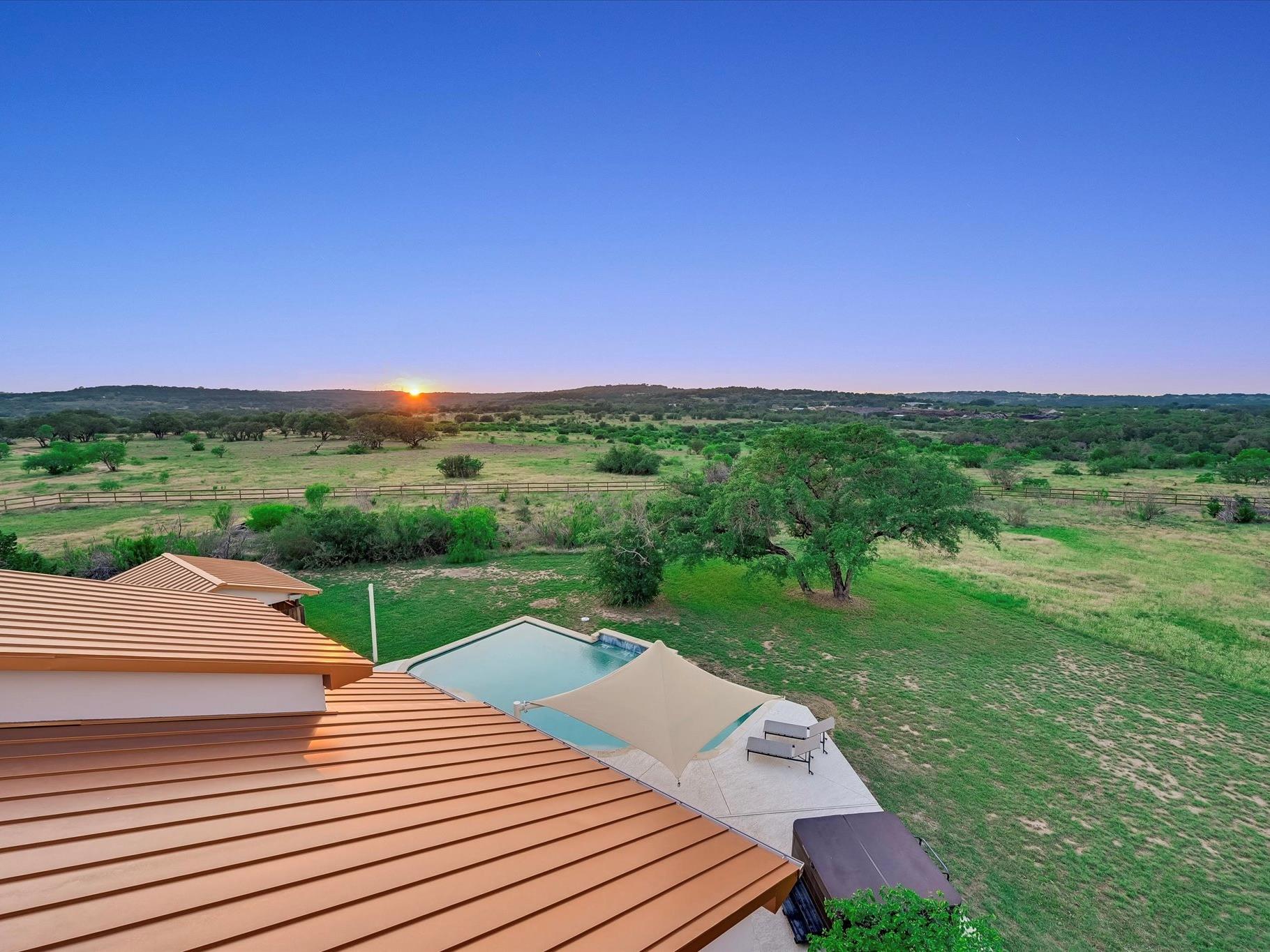 312 Paleface Point Dr, Spicewood, TX 78669