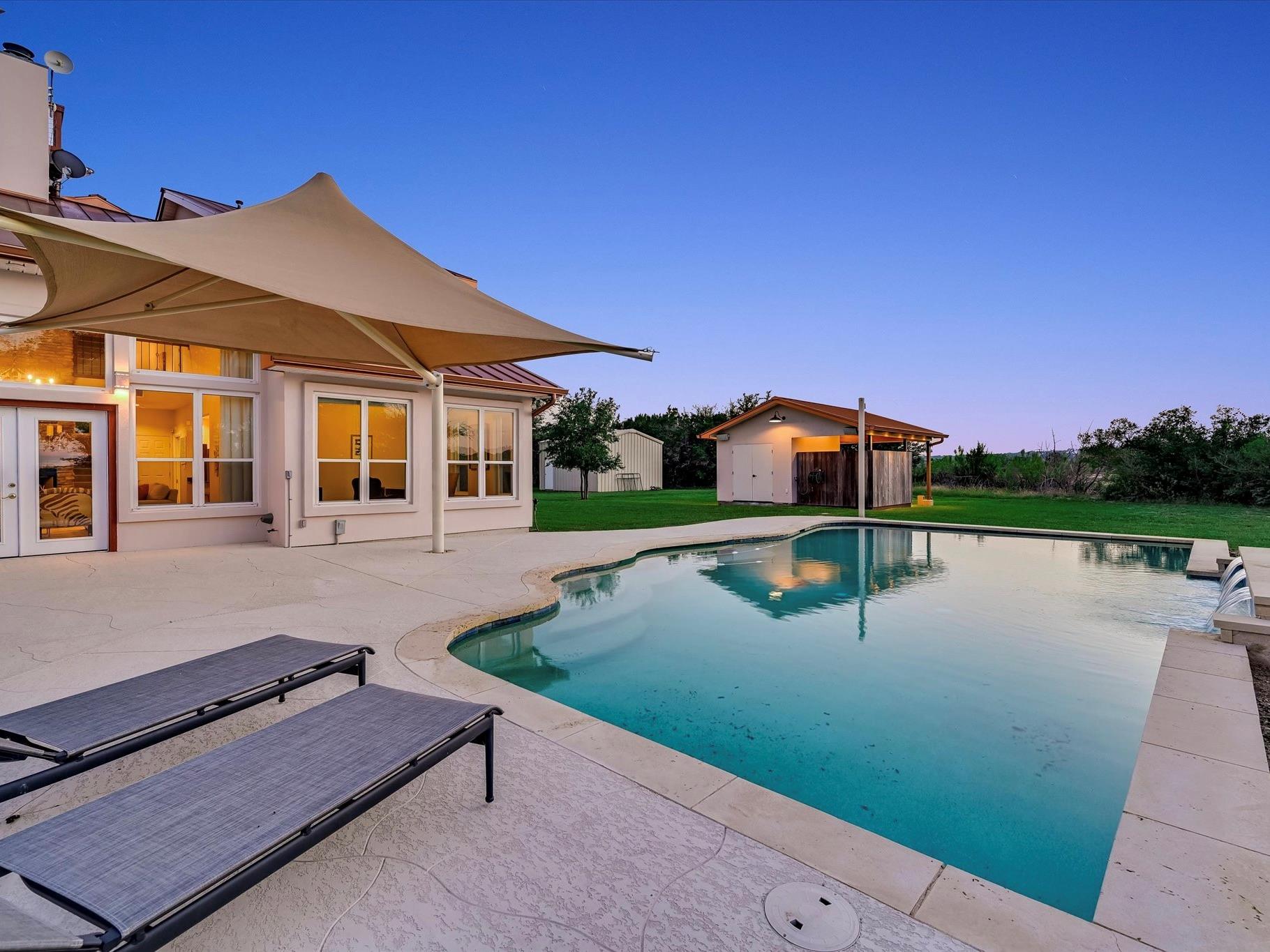 312 Paleface Point Dr, Spicewood, TX 78669