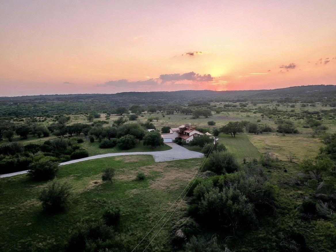 312 Paleface Point Dr, Spicewood, TX 78669