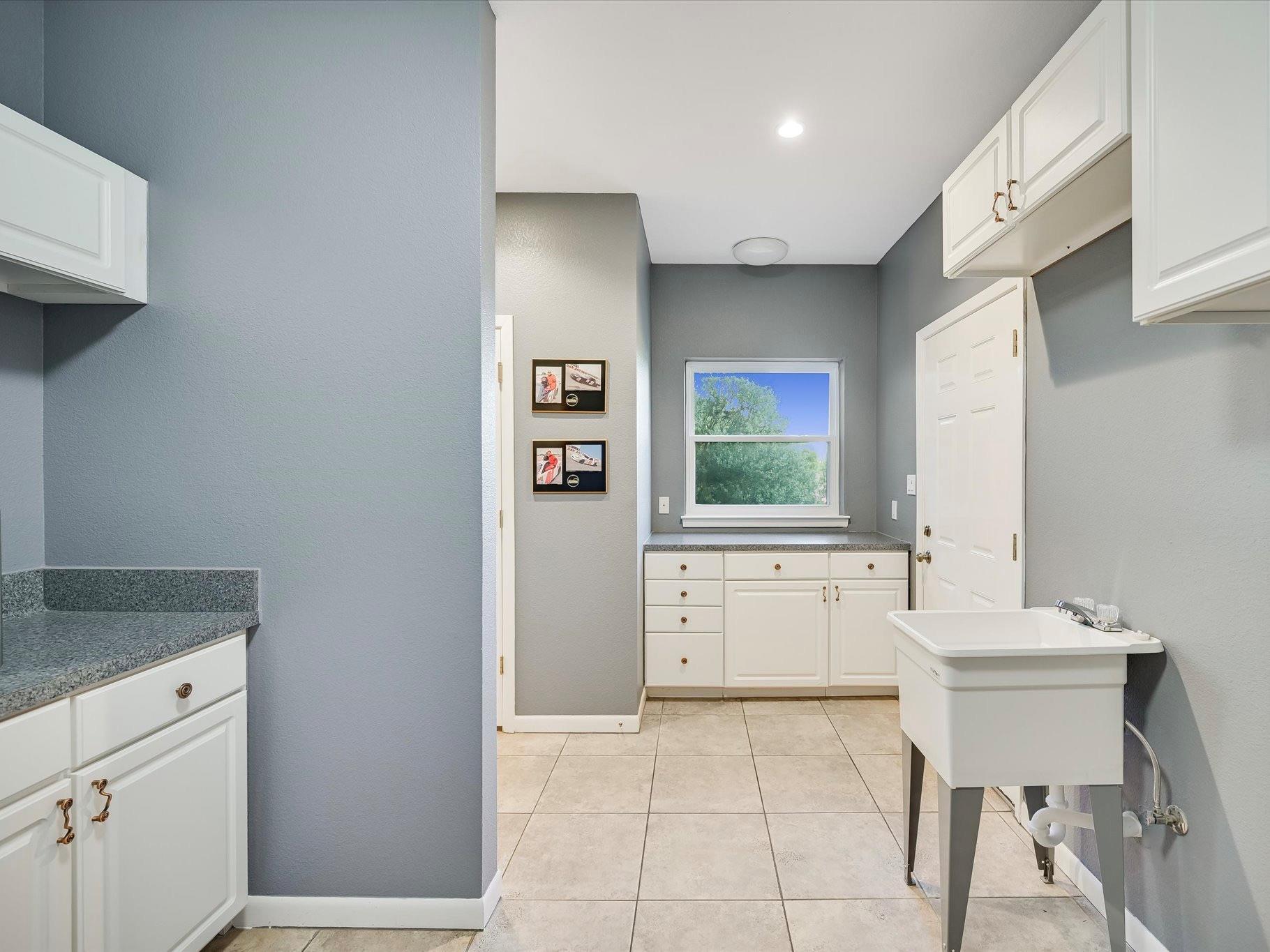 312 Paleface Point Dr, Spicewood, TX 78669