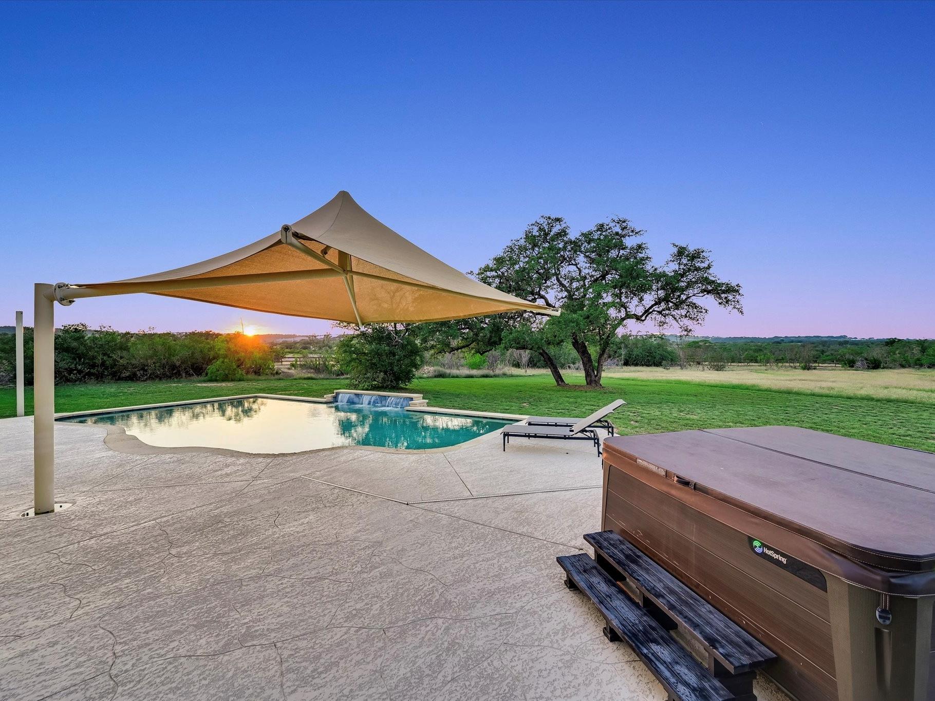 312 Paleface Point Dr, Spicewood, TX 78669