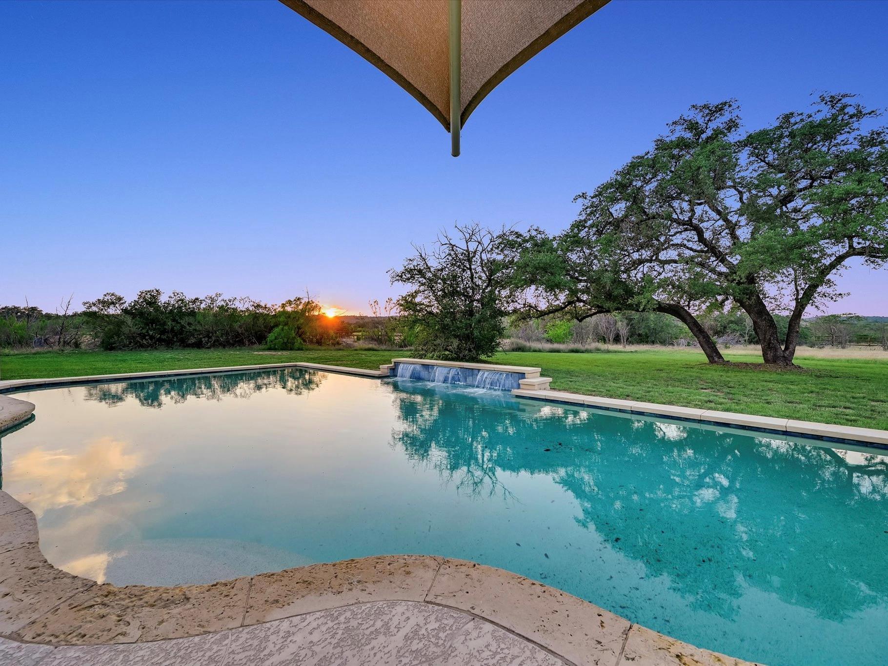 312 Paleface Point Dr, Spicewood, TX 78669