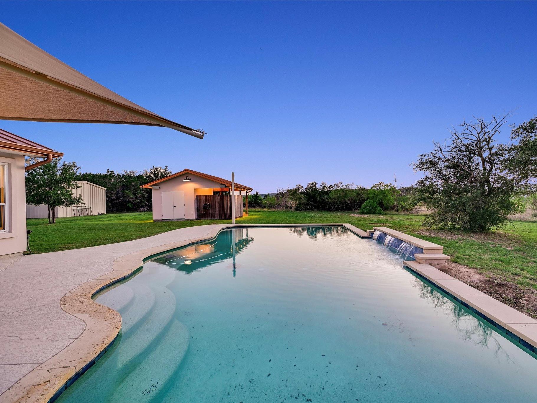 312 Paleface Point Dr, Spicewood, TX 78669