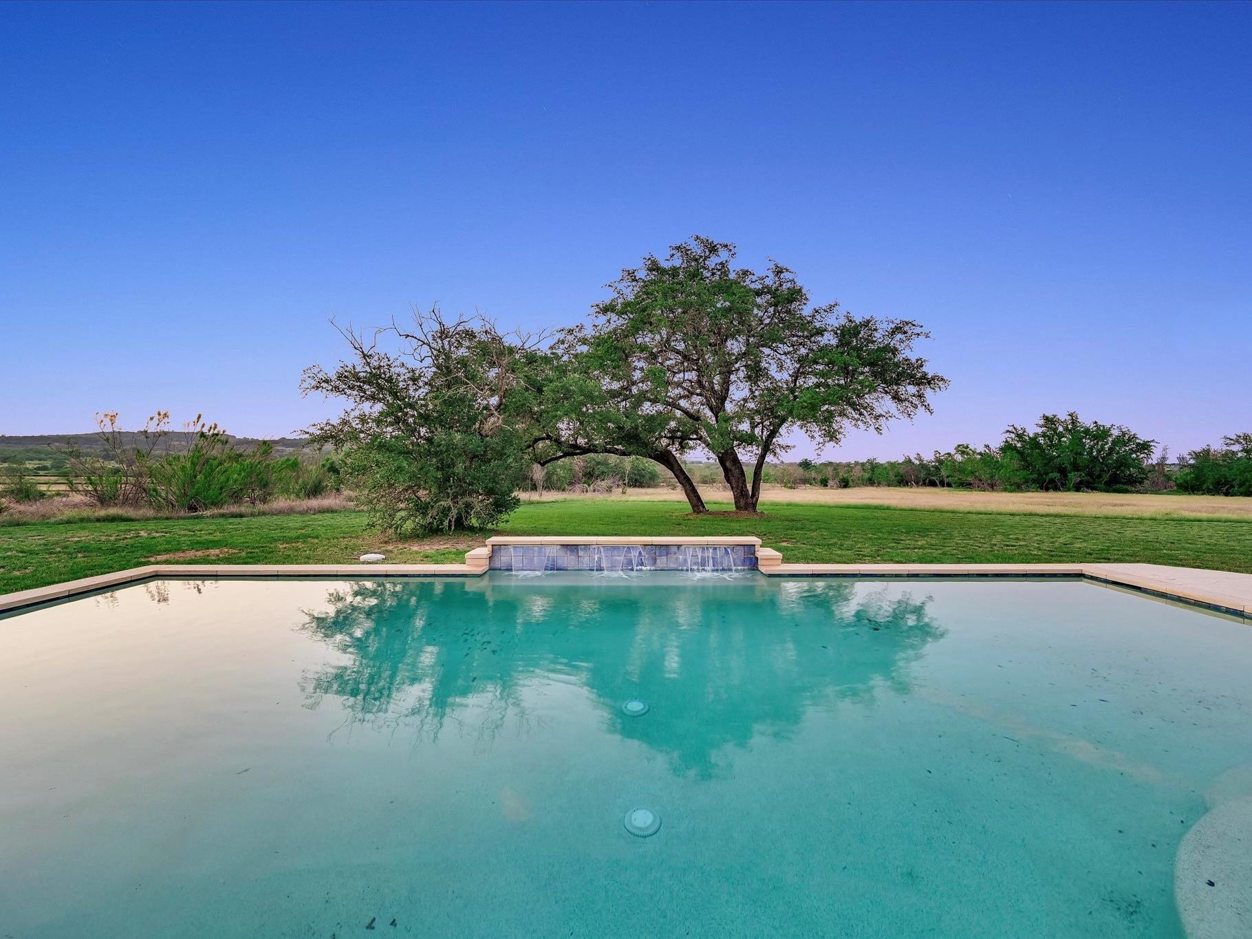 312 Paleface Point Dr, Spicewood, TX 78669