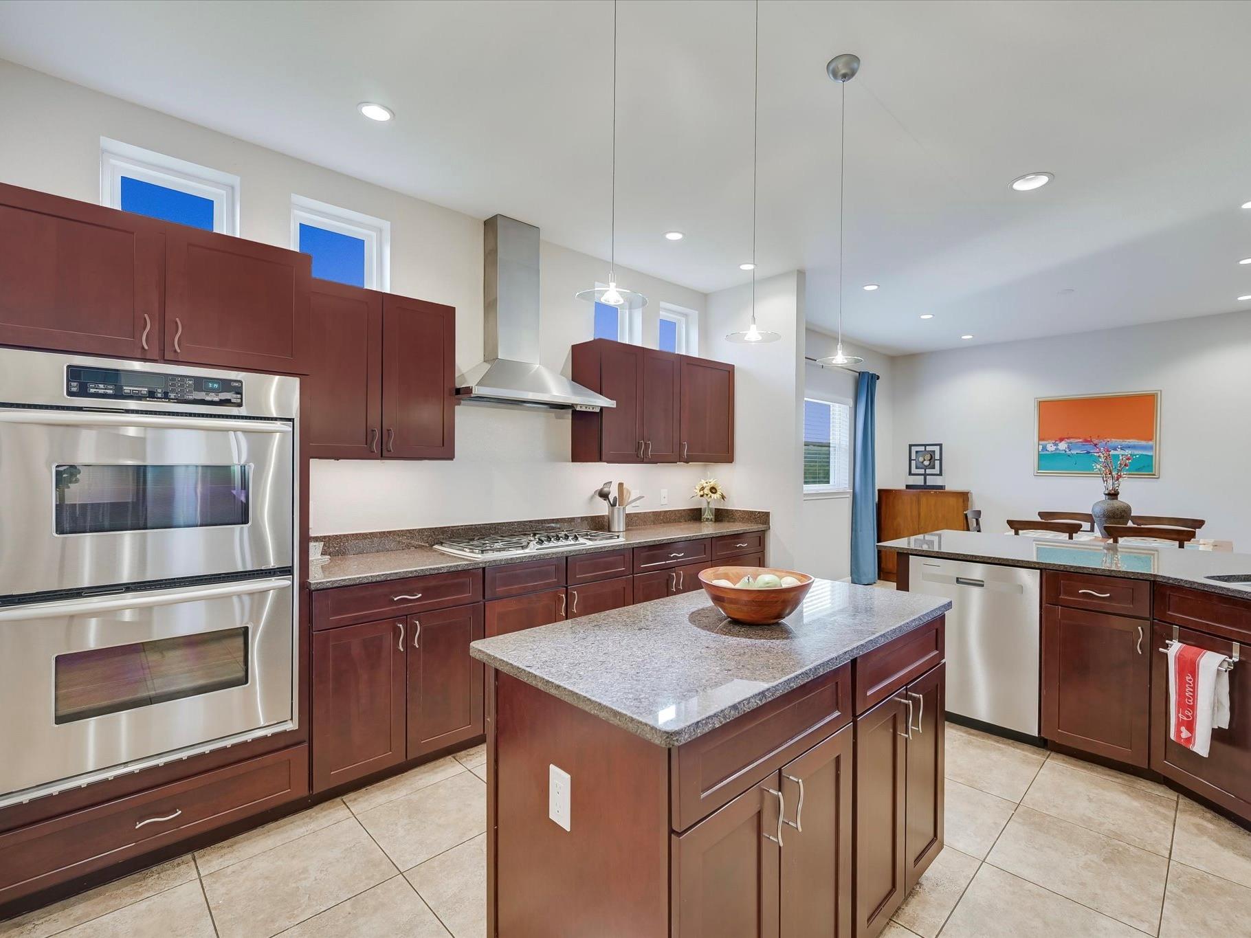 312 Paleface Point Dr, Spicewood, TX 78669