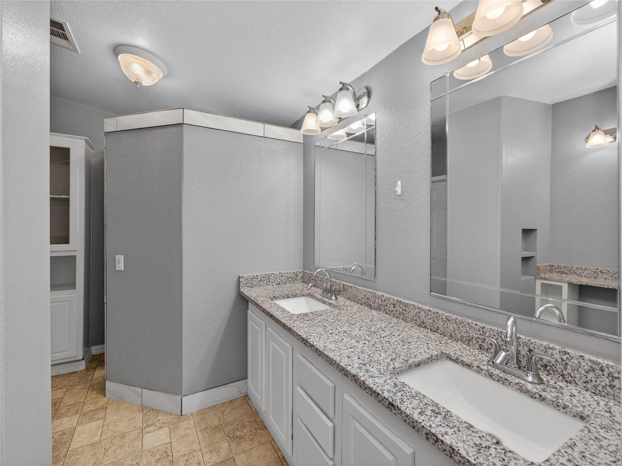 279 Highline Dr, Bastrop, TX 78602