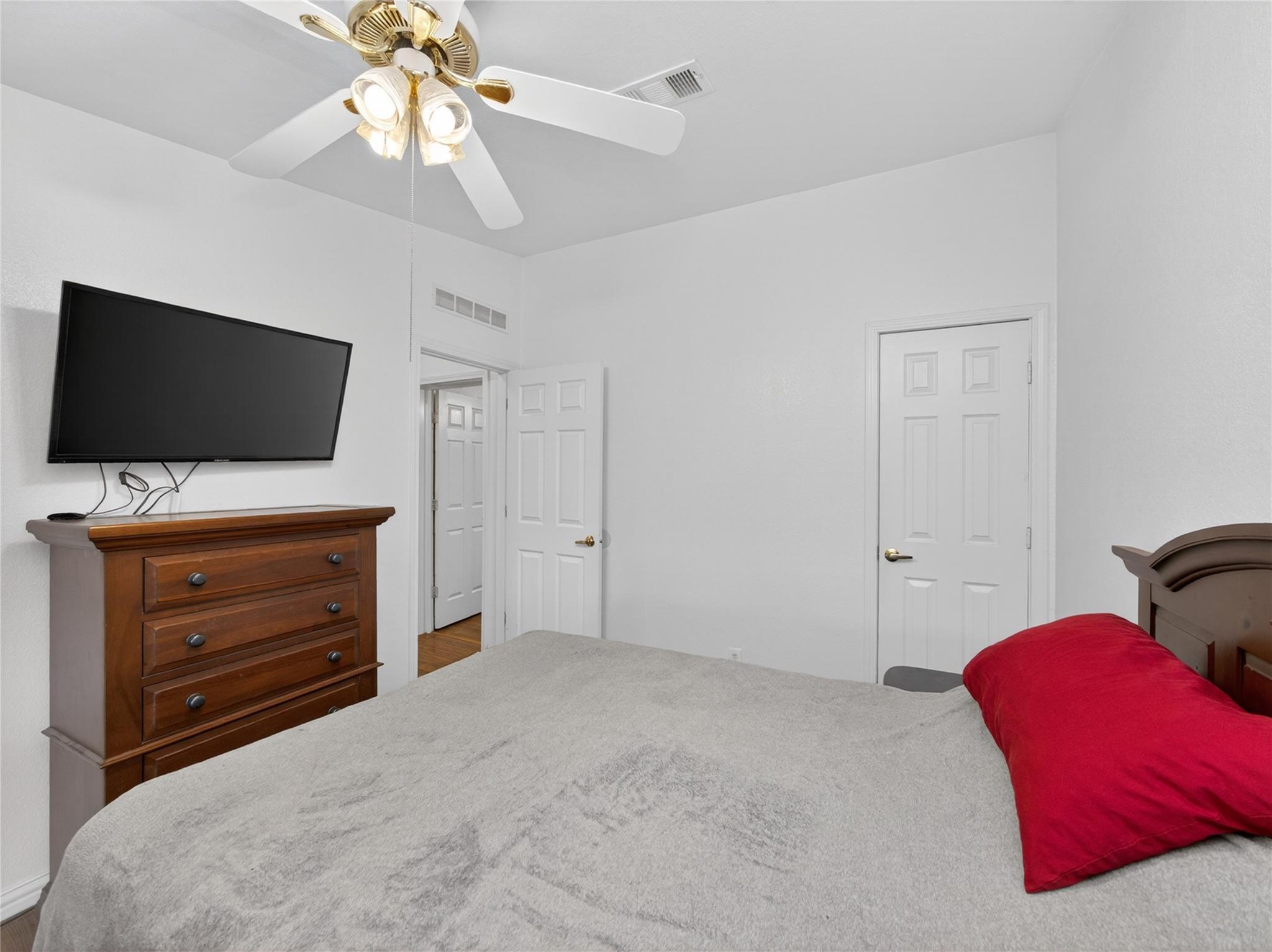 279 Highline Dr, Bastrop, TX 78602