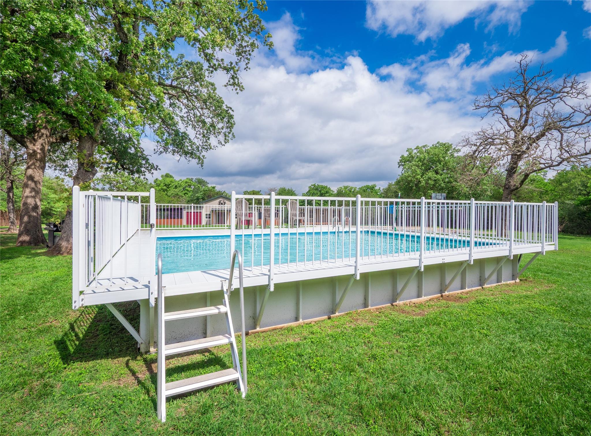 279 Highline Dr, Bastrop, TX 78602