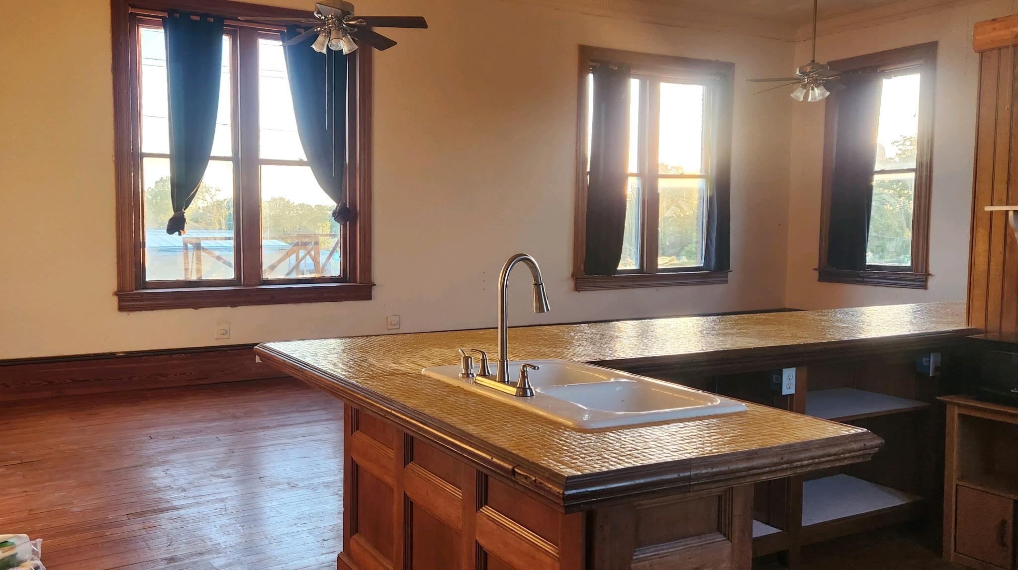 301 Main St, Smithville, TX 78957
