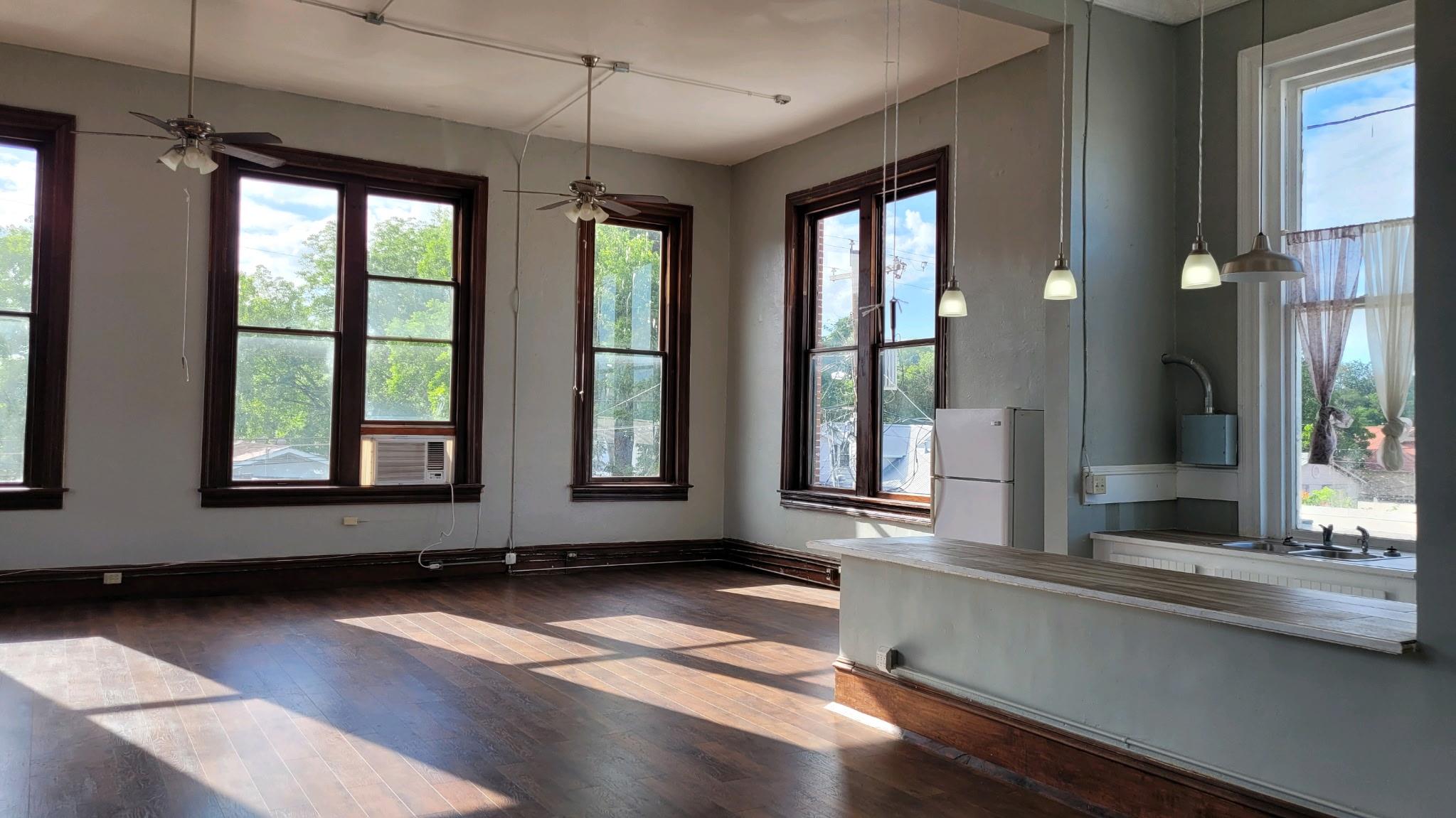 301 Main St, Smithville, TX 78957