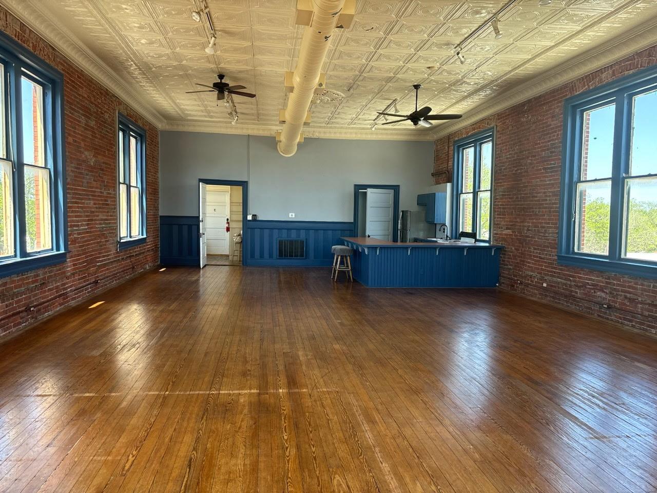 301 Main St, Smithville, TX 78957