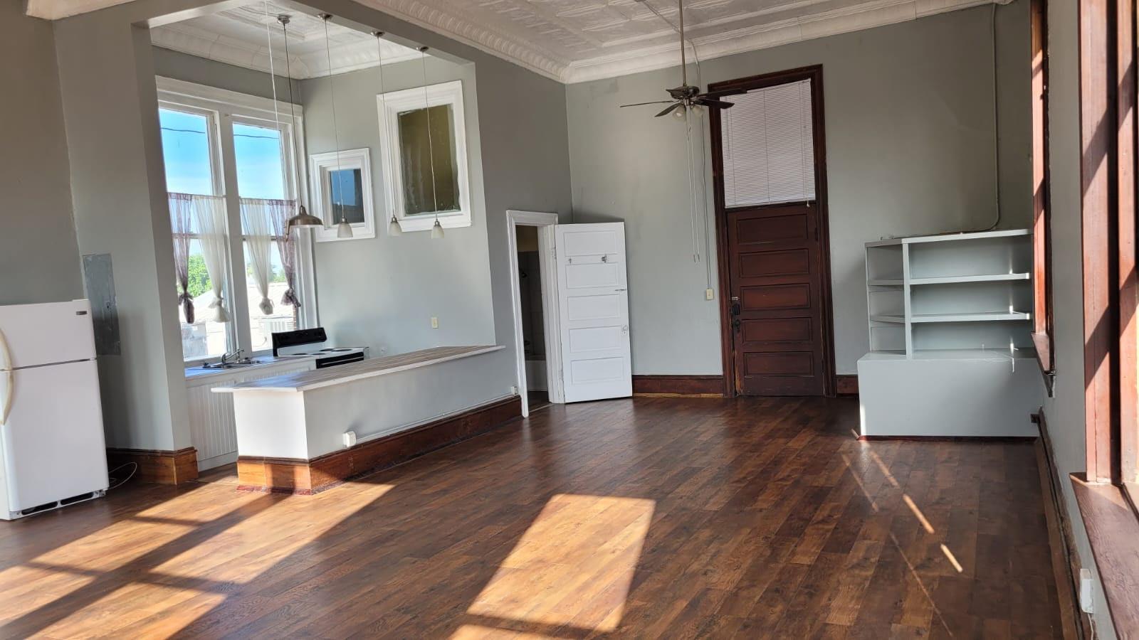 301 Main St, Smithville, TX 78957