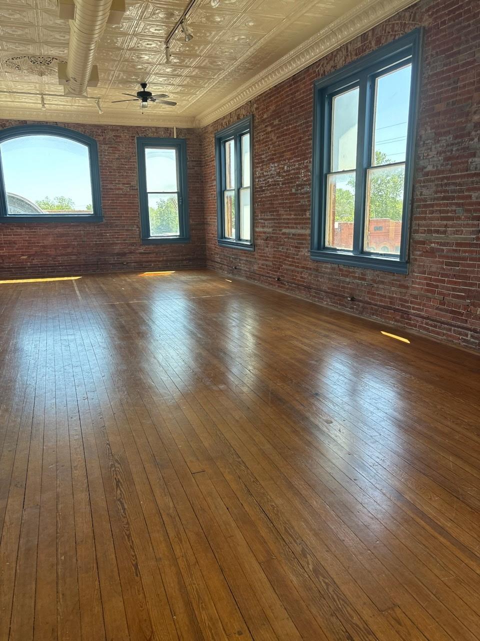 301 Main St, Smithville, TX 78957