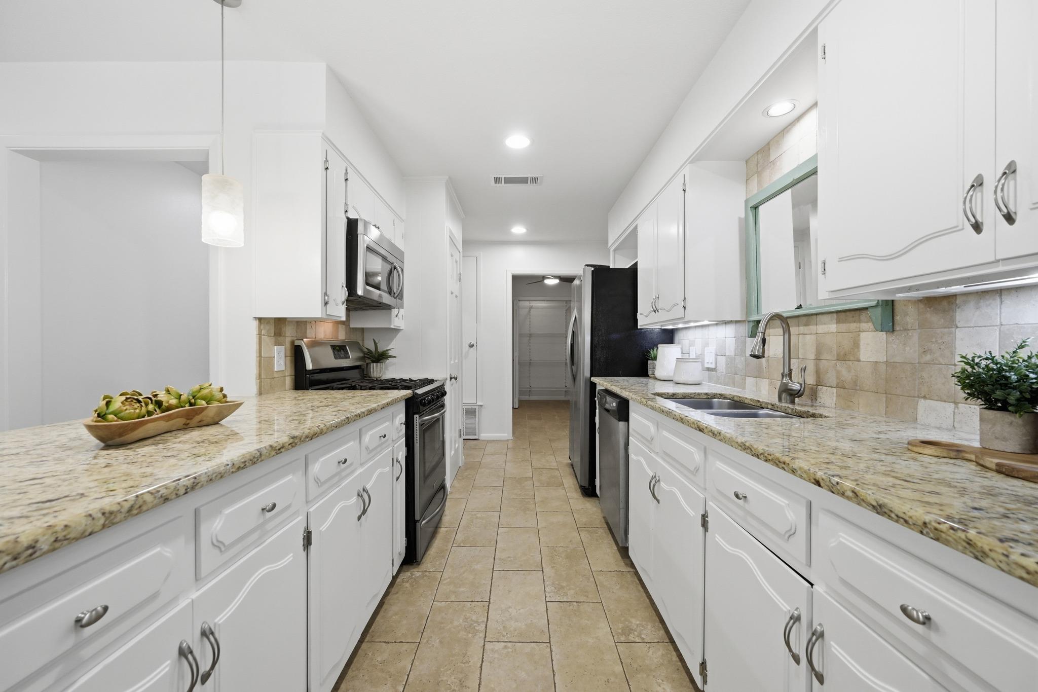 8503 Daleview Dr, Austin, TX 78757