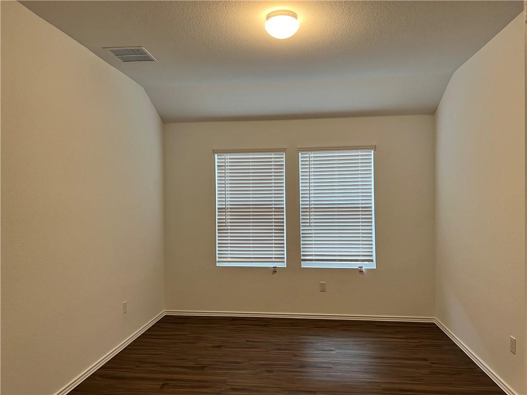 223 Chickasaw Ln, Hutto, TX 78634