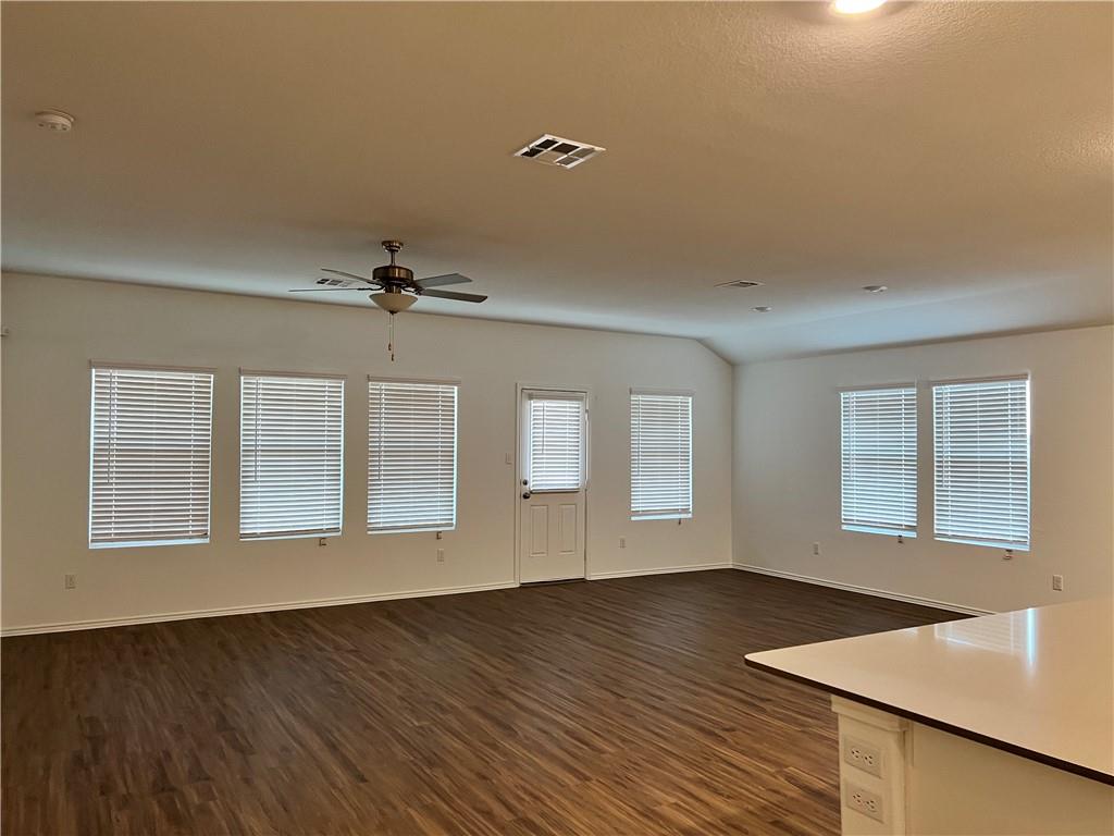 223 Chickasaw Ln, Hutto, TX 78634