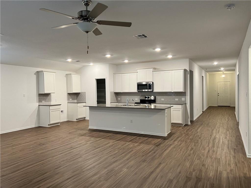 223 Chickasaw Ln, Hutto, TX 78634