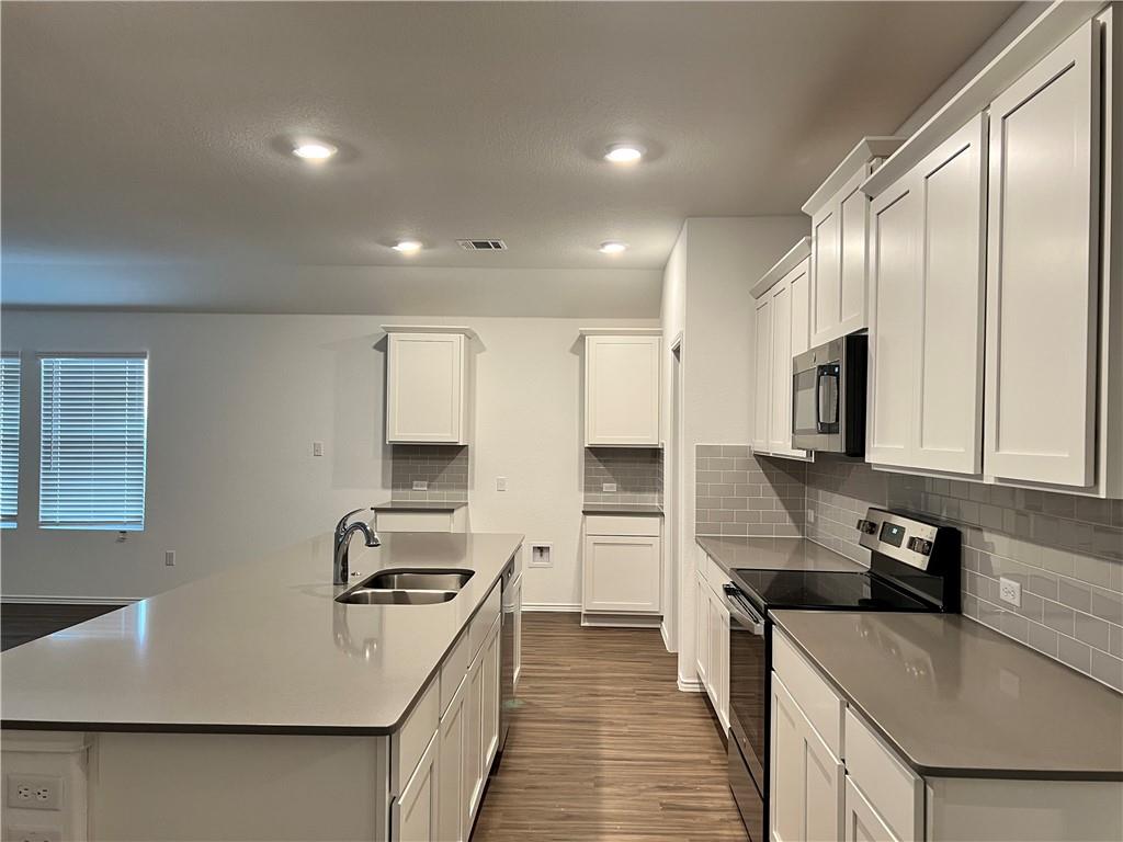 223 Chickasaw Ln, Hutto, TX 78634