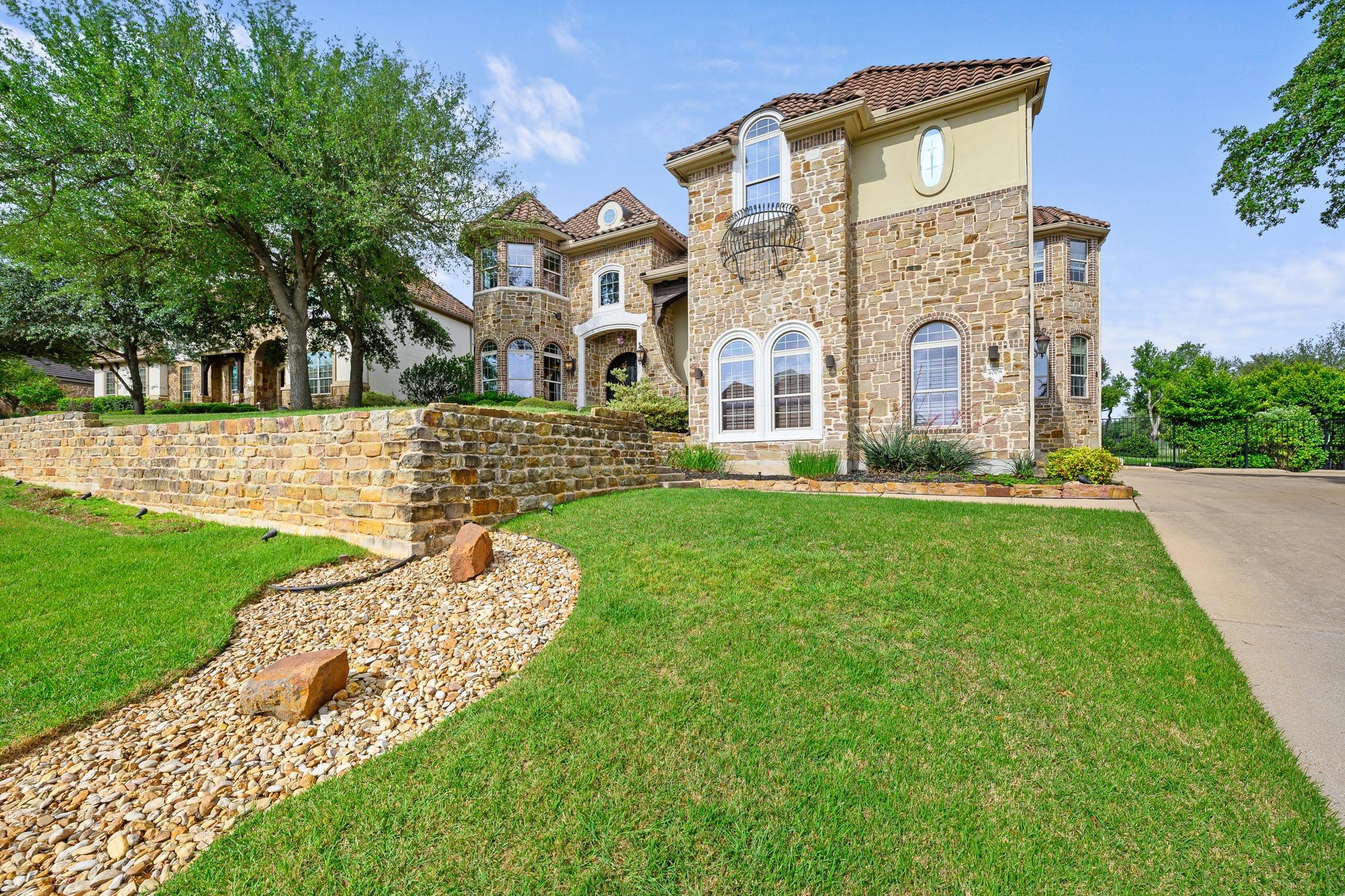 4008 Sugarloaf Dr, Austin, TX 78738