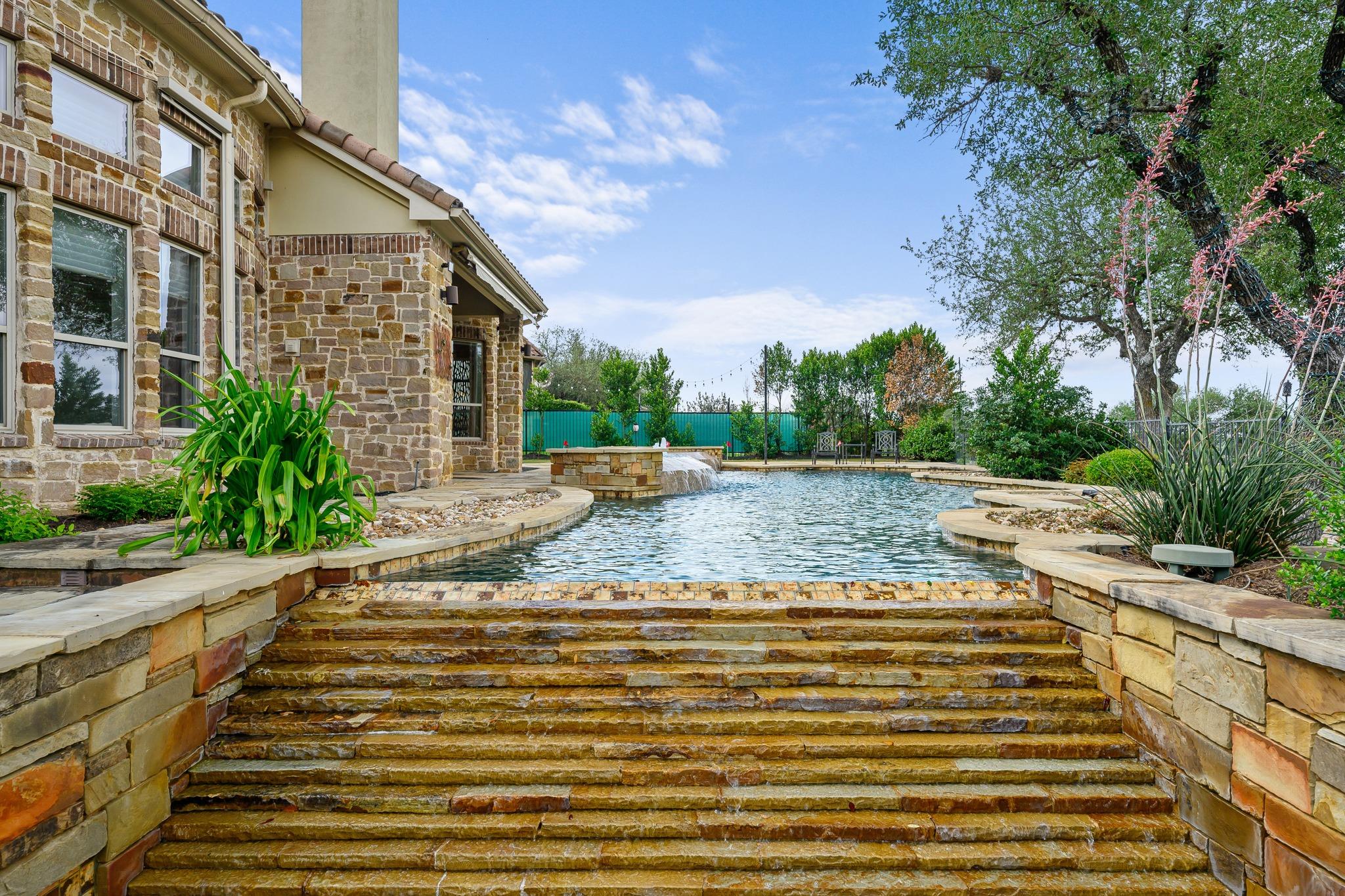 4008 Sugarloaf Dr, Austin, TX 78738