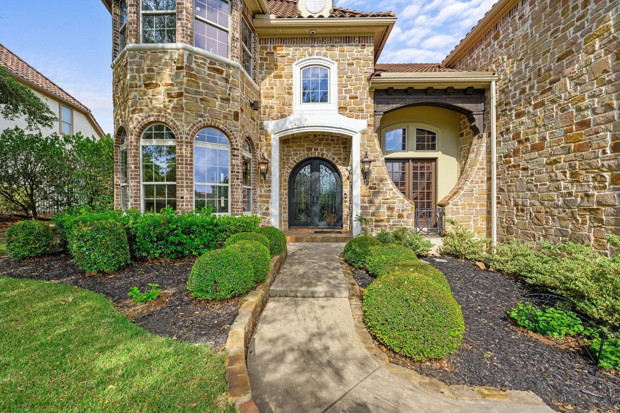 4008 Sugarloaf Dr, Austin, TX 78738