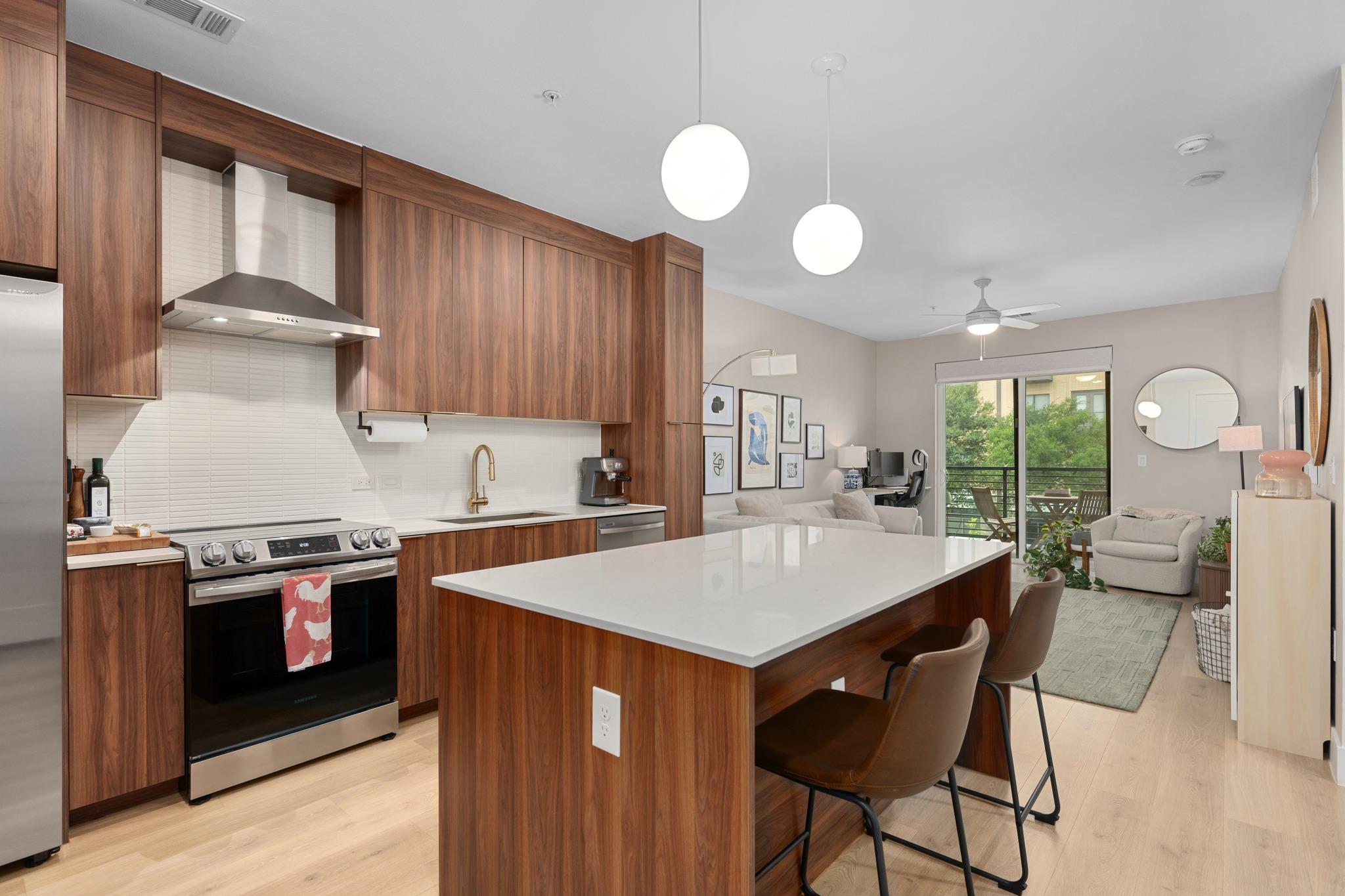 1701 Simond Ave # 215, Austin, TX 78723