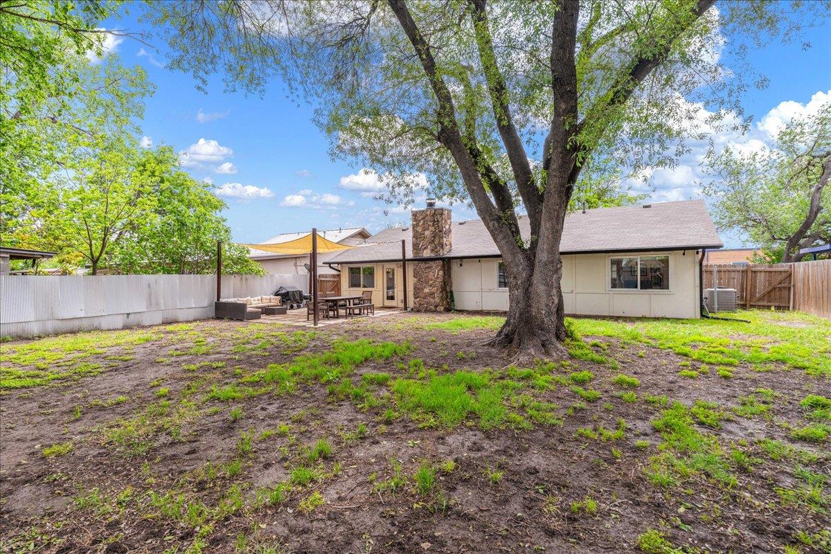 2108 Deadwood Dr, Austin, TX 78744